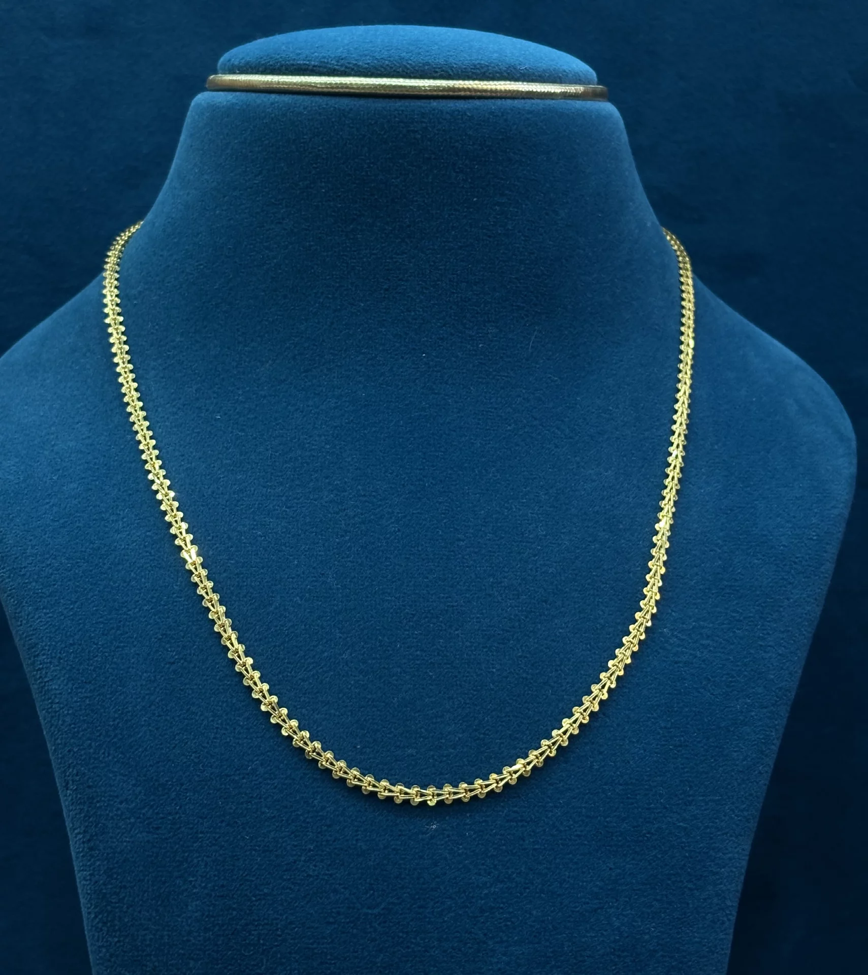 Gold Gents Chains Amrutha Jewellers 23-11-7, Nageswara Rao Pantulu Rd, Satyaranayana Puram, Vijayawada, Andhra Pradesh 520011, India