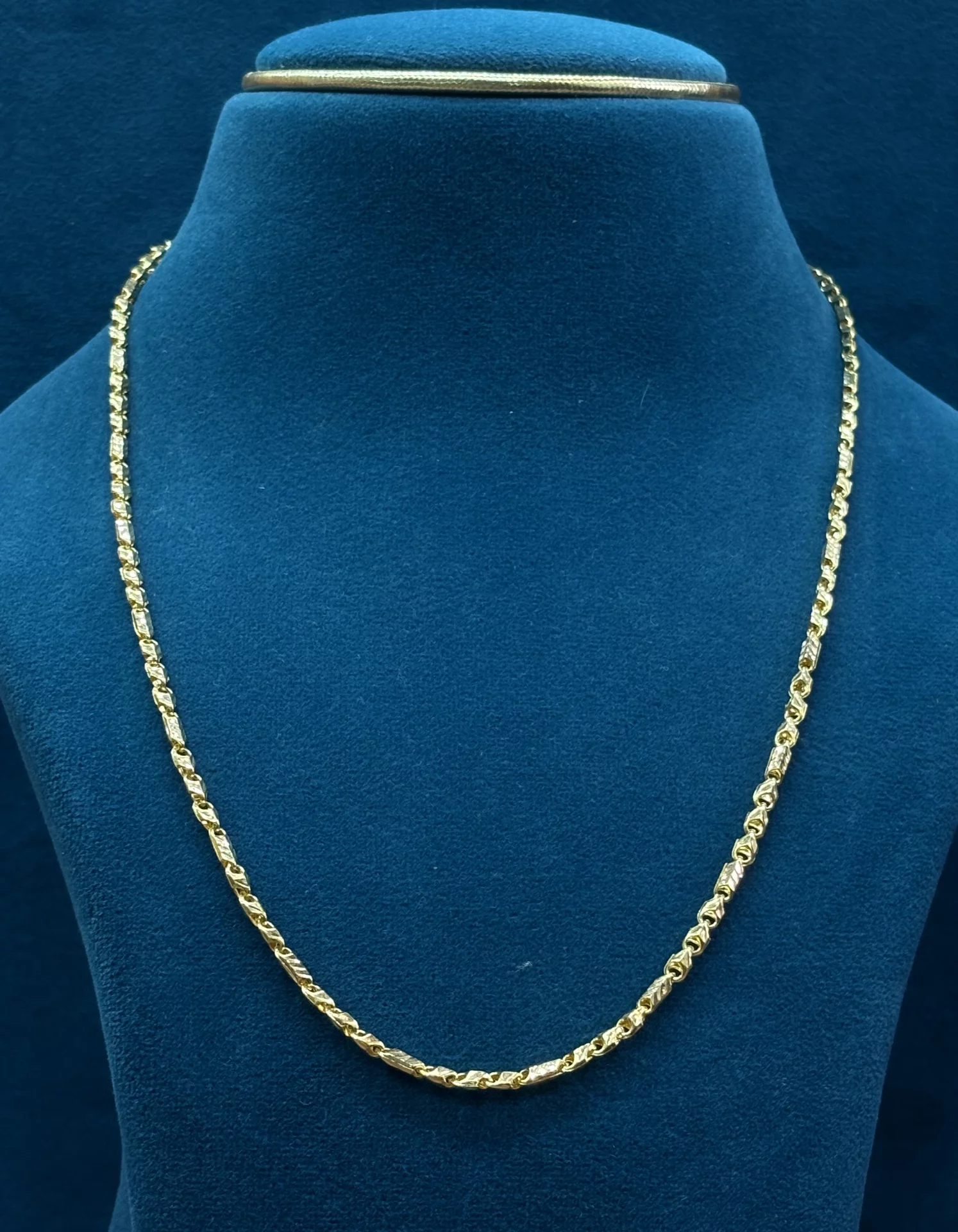 Gold Gents Chains Amrutha Jewellers 23-11-7, Nageswara Rao Pantulu Rd, Satyaranayana Puram, Vijayawada, Andhra Pradesh 520011, India