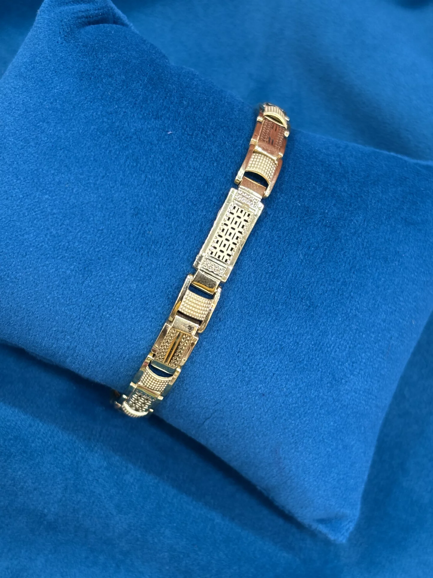 Gold Gents Bracelets Amrutha Jewellers 23-11-7, Nageswara Rao Pantulu Rd, Satyaranayana Puram, Vijayawada, Andhra Pradesh 520011, India