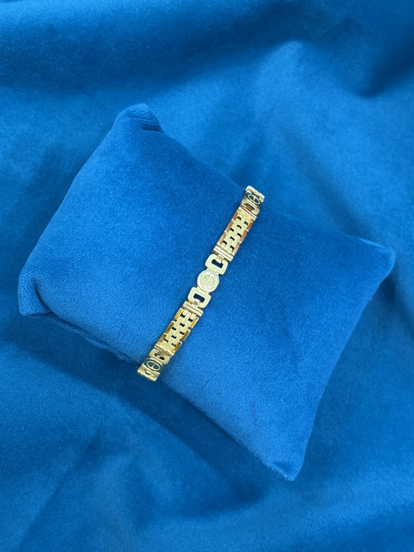 Gold Gents Bracelets Amrutha Jewellers 23-11-7, Nageswara Rao Pantulu Rd, Satyaranayana Puram, Vijayawada, Andhra Pradesh 520011, India