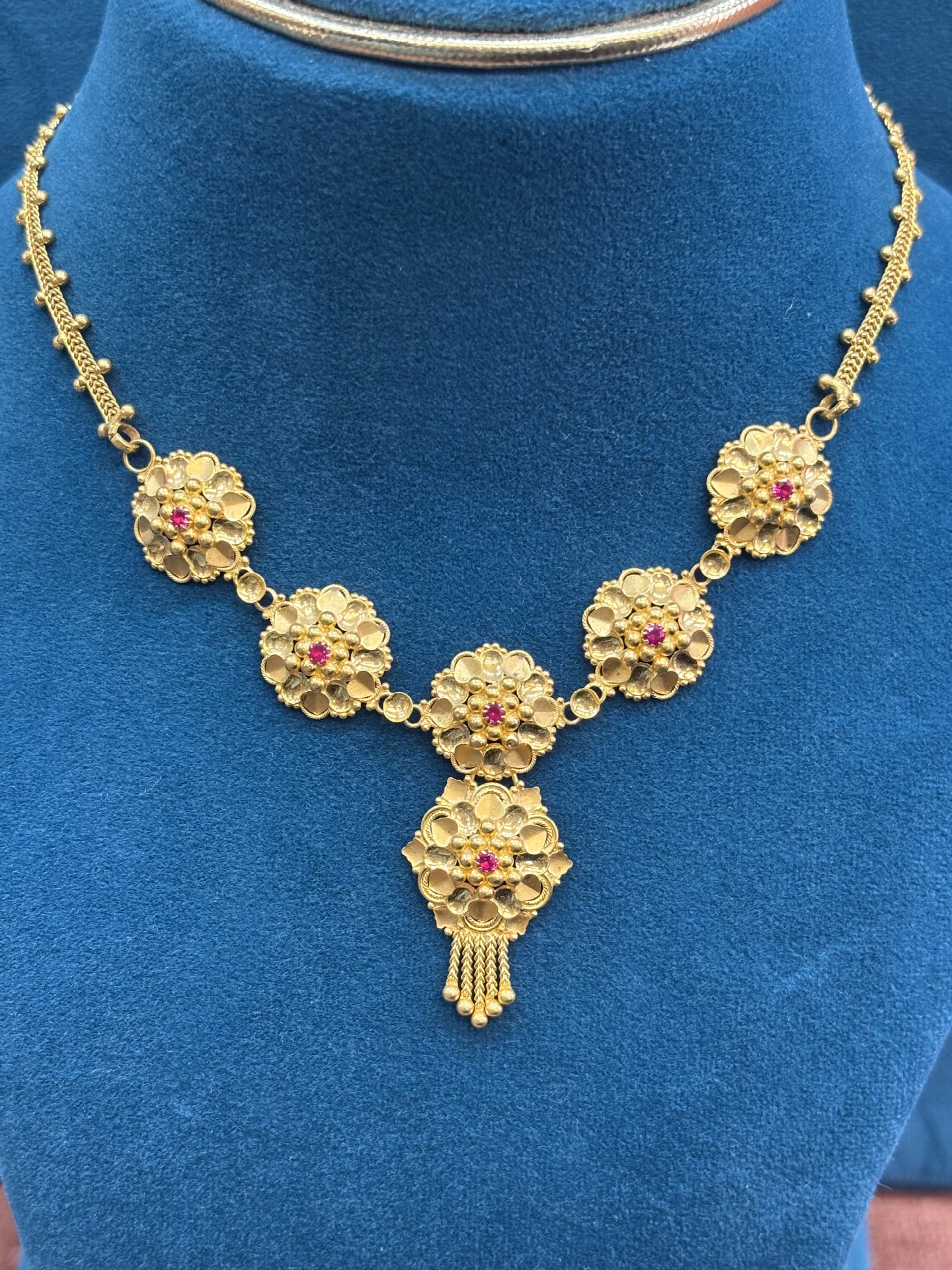 Gold Necklace Amrutha Jewellers 23-11-7, Nageswara Rao Pantulu Rd, Satyaranayana Puram, Vijayawada, Andhra Pradesh 520011, India