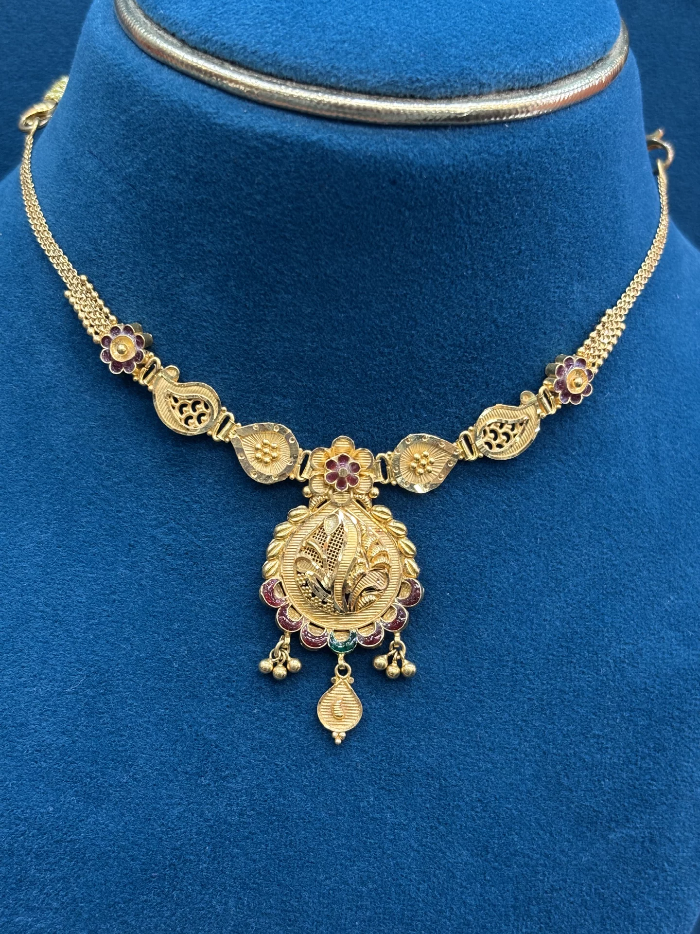 Gold Lightweight Necklace Amrutha Jewellers 23-11-7, Nageswara Rao Pantulu Rd, Satyaranayana Puram, Vijayawada, Andhra Pradesh 520011, India