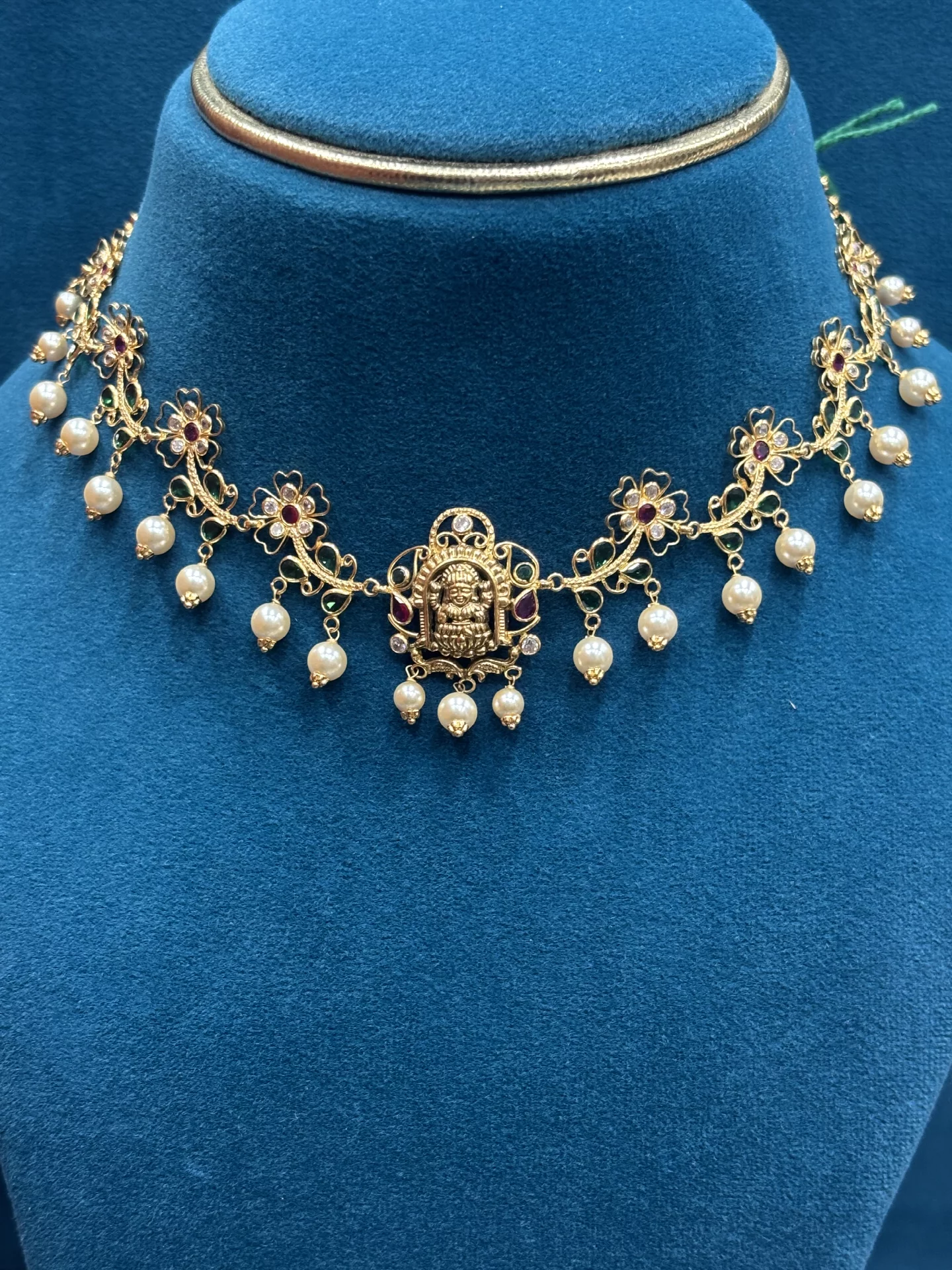 Gold Lakshmi Devi Stone Necklace Amrutha Jewellers 23-11-7, Nageswara Rao Pantulu Rd, Satyaranayana Puram, Vijayawada, Andhra Pradesh 520011, India