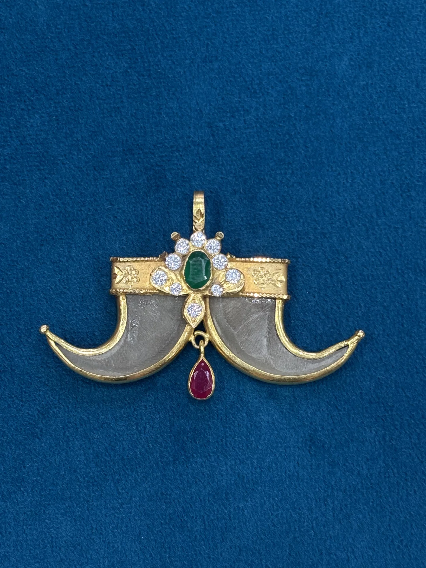 Gold Poligoru Locket Amrutha Jewellers 23-11-7, Nageswara Rao Pantulu Rd, Satyaranayana Puram, Vijayawada, Andhra Pradesh 520011, India
