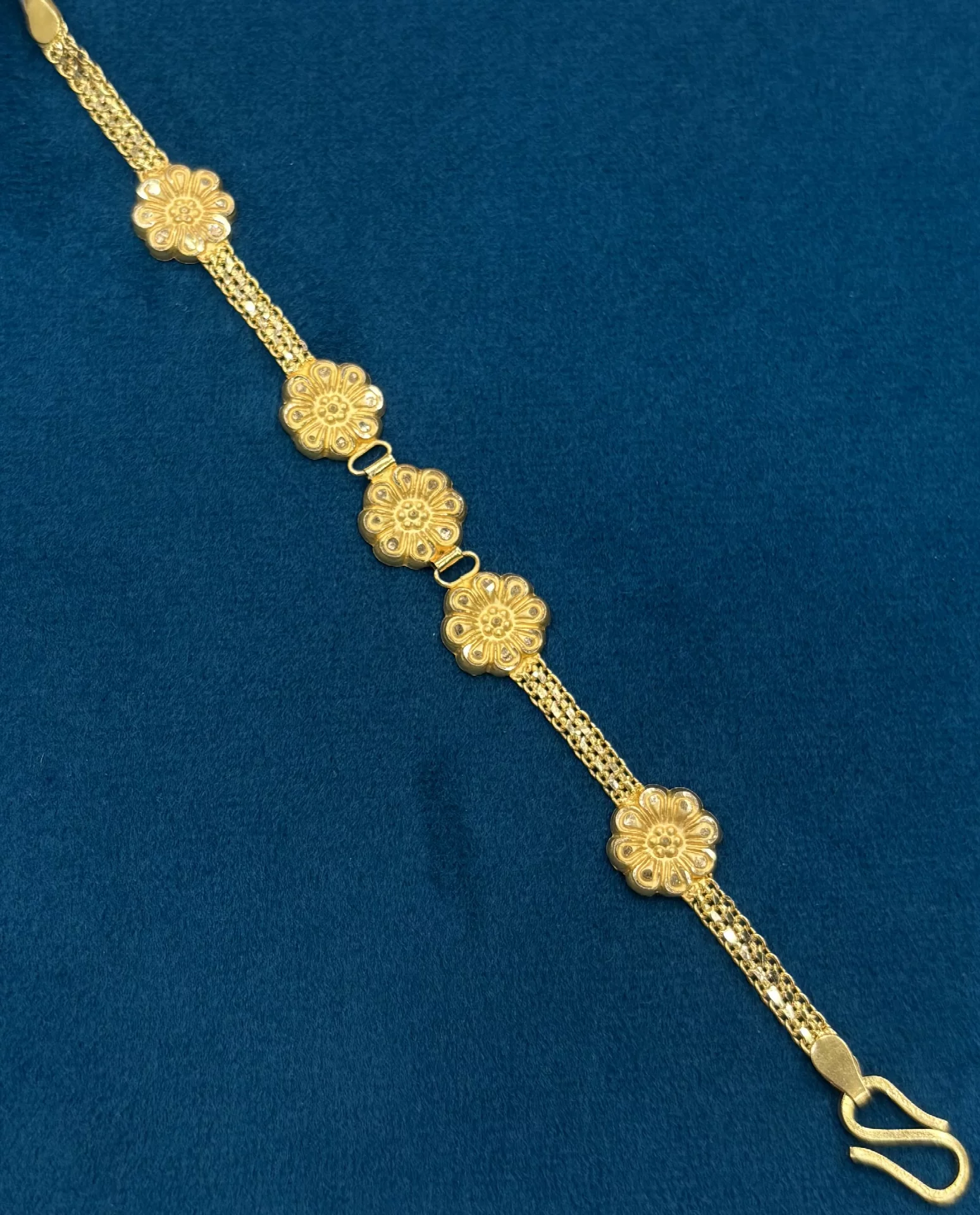 Gold Baby Bracelet Amrutha Jewellers 23-11-7, Nageswara Rao Pantulu Rd, Satyaranayana Puram, Vijayawada, Andhra Pradesh 520011, India