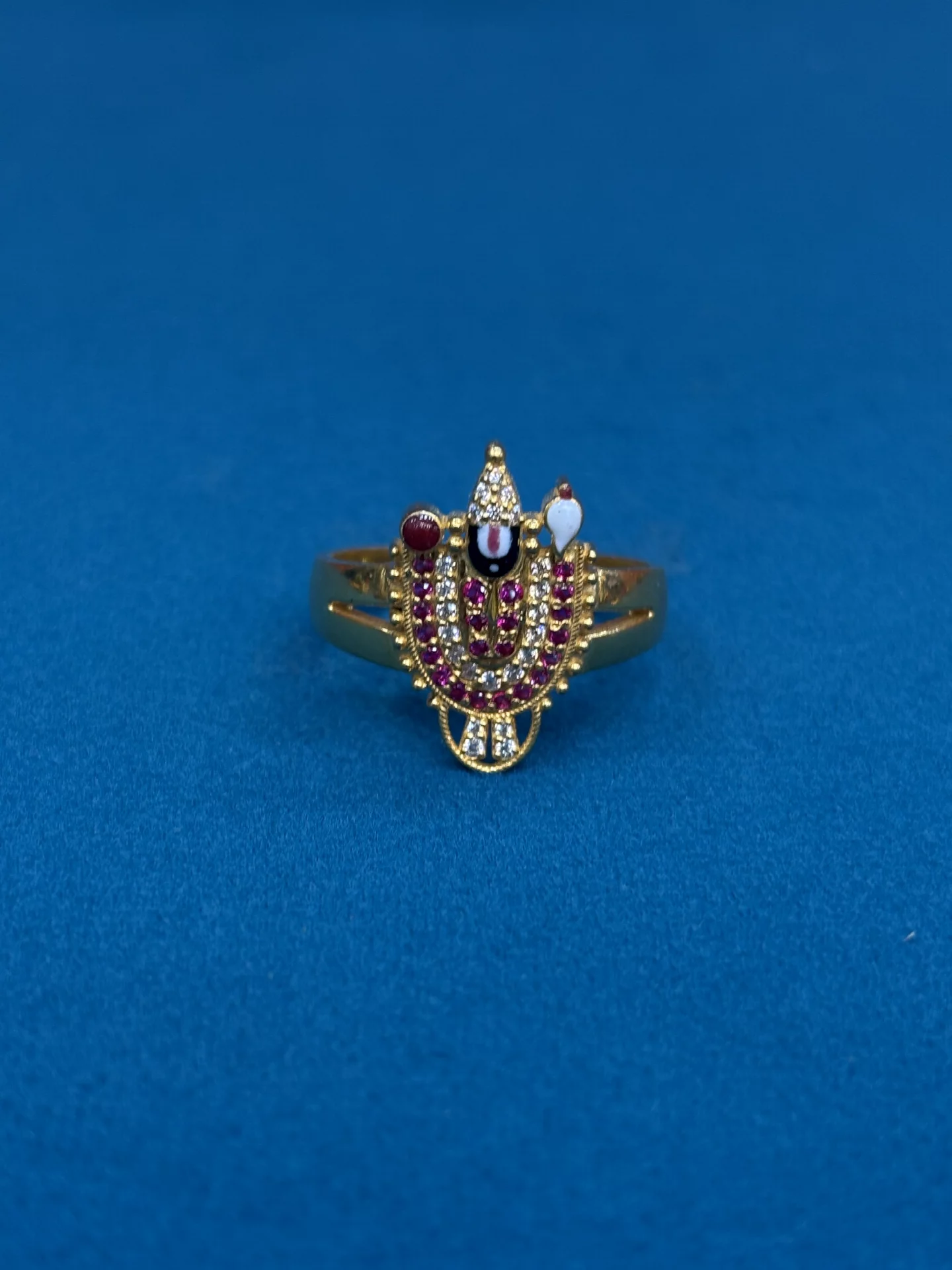 Gold Balaji Stone Ring Amrutha Jewellers 23-11-7, Nageswara Rao Pantulu Rd, Satyaranayana Puram, Vijayawada, Andhra Pradesh 520011, India