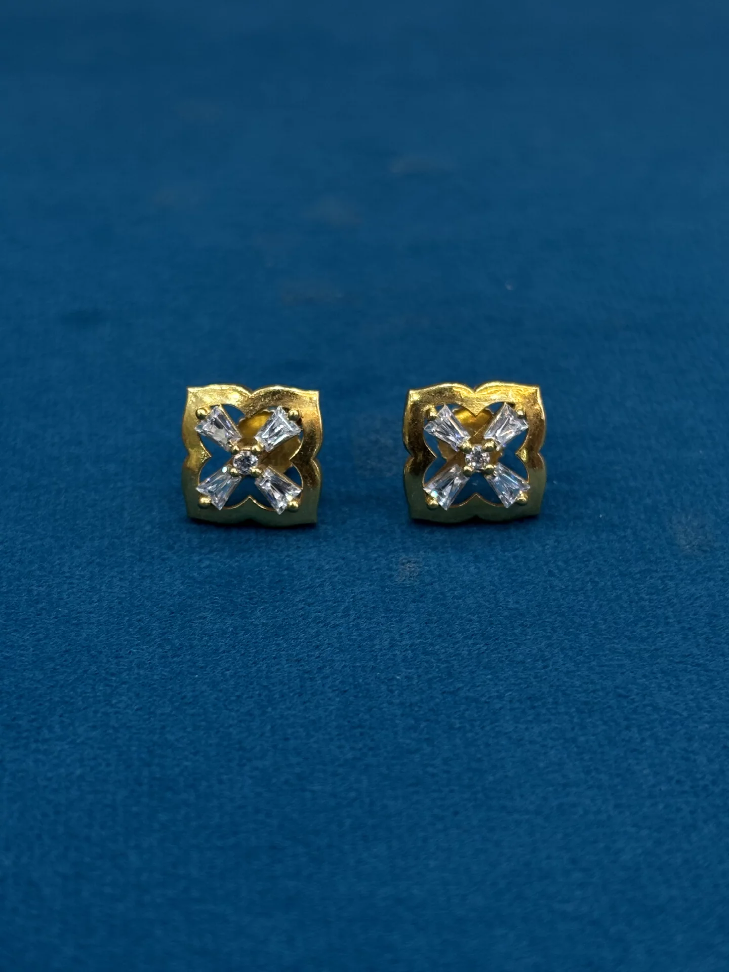 Gold Diddulu Amrutha Jewellers 23-11-7, Nageswara Rao Pantulu Rd, Satyaranayana Puram, Vijayawada, Andhra Pradesh 520011, India