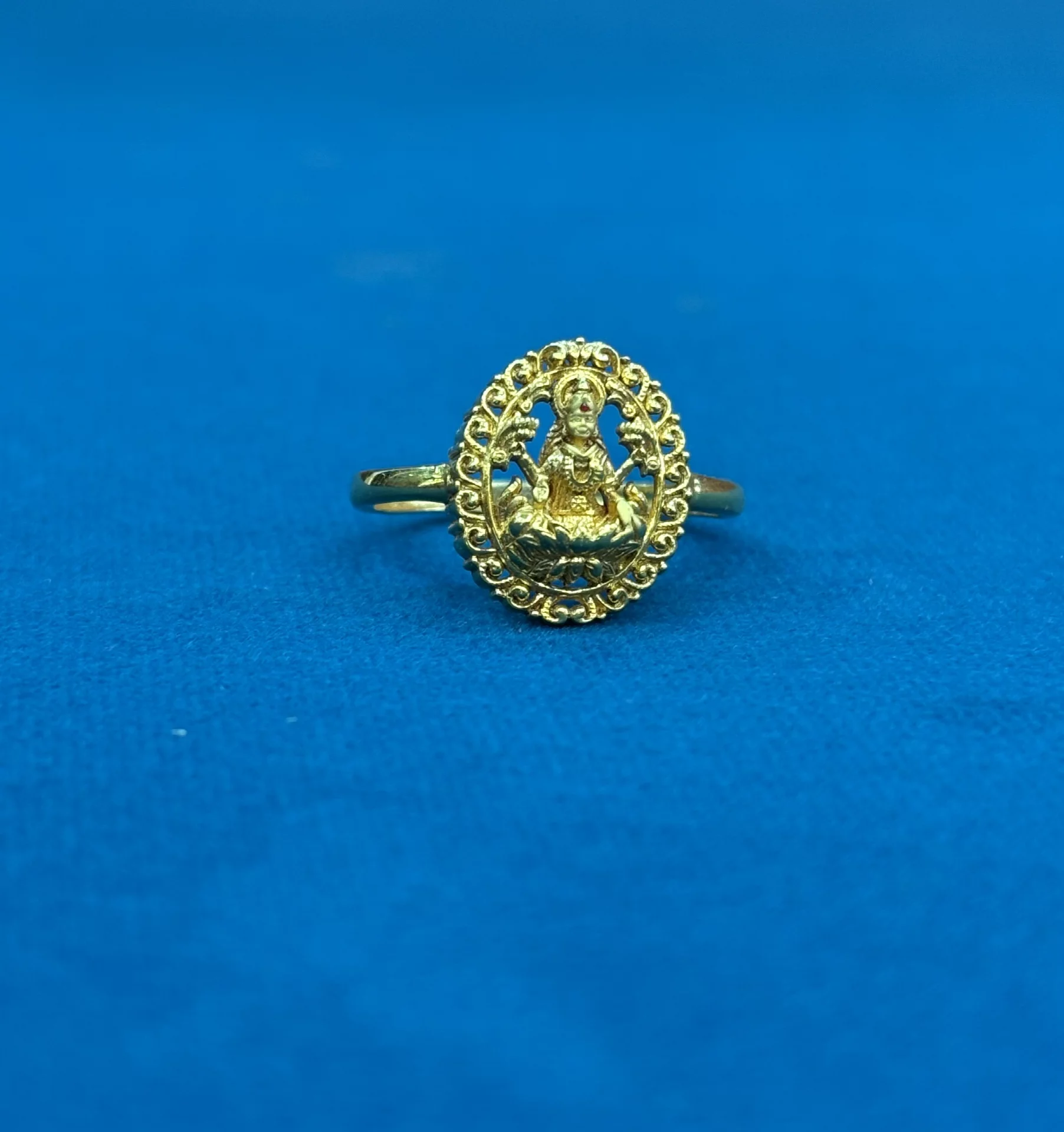 Gold Lakshmi Devi ring Amrutha Jewellers 23-11-7, Nageswara Rao Pantulu Rd, Satyaranayana Puram, Vijayawada, Andhra Pradesh 520011, India