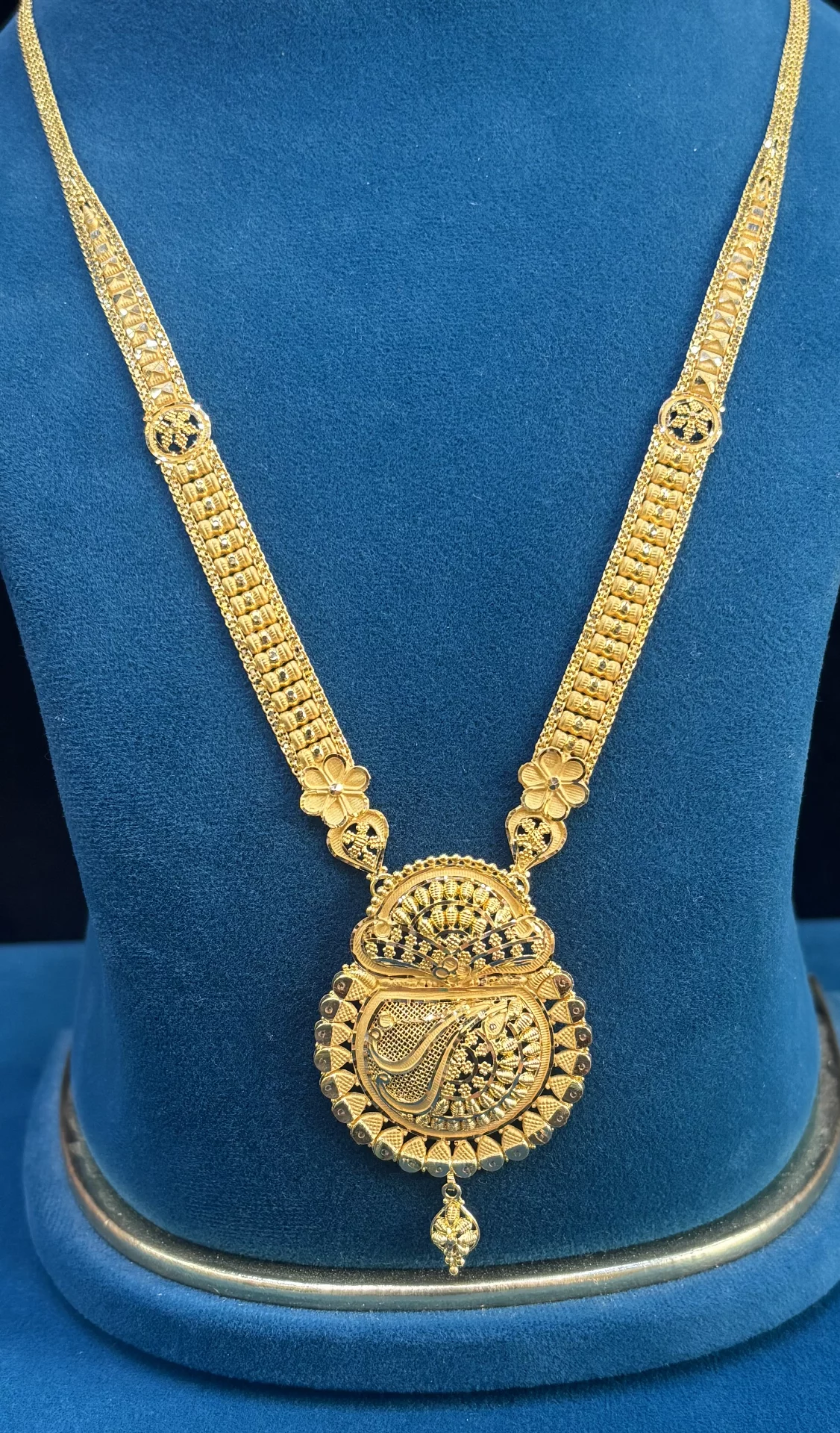 Gold haaram Amrutha Jewellers 23-11-7, Nageswara Rao Pantulu Rd, Satyaranayana Puram, Vijayawada, Andhra Pradesh 520011, India