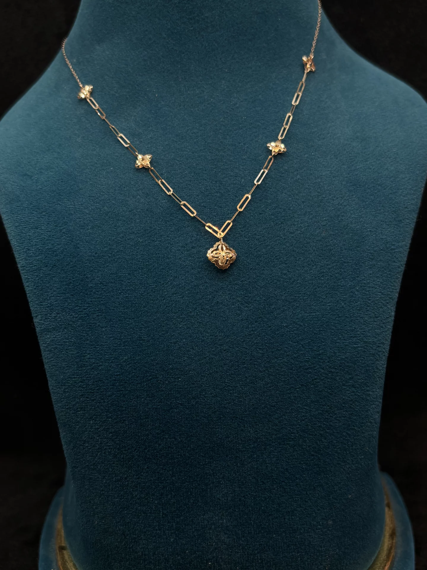 18ct Chain Amrutha Jewellers 23-11-7, Nageswara Rao Pantulu Rd, Satyaranayana Puram, Vijayawada, Andhra Pradesh 520011, India