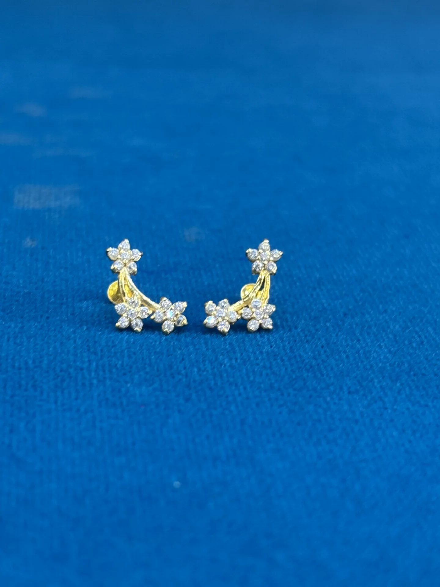 Unique Studs Amrutha Jewellers 23-11-7, Nageswara Rao Pantulu Rd, Satyaranayana Puram, Vijayawada, Andhra Pradesh 520011, India