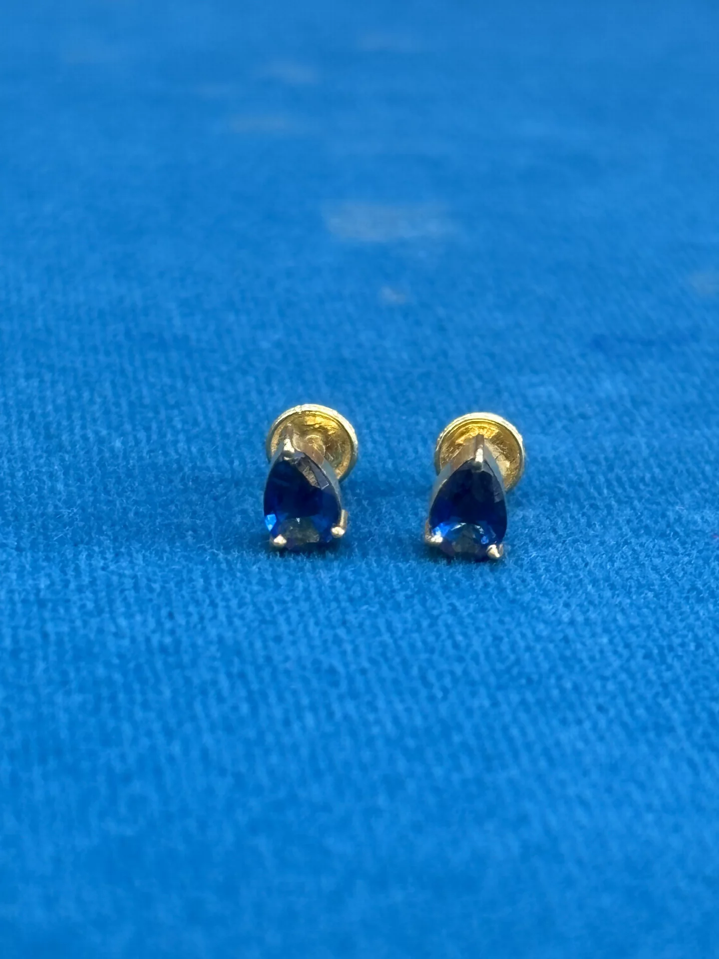 Gold Unique Studs Amrutha Jewellers 23-11-7, Nageswara Rao Pantulu Rd, Satyaranayana Puram, Vijayawada, Andhra Pradesh 520011, India