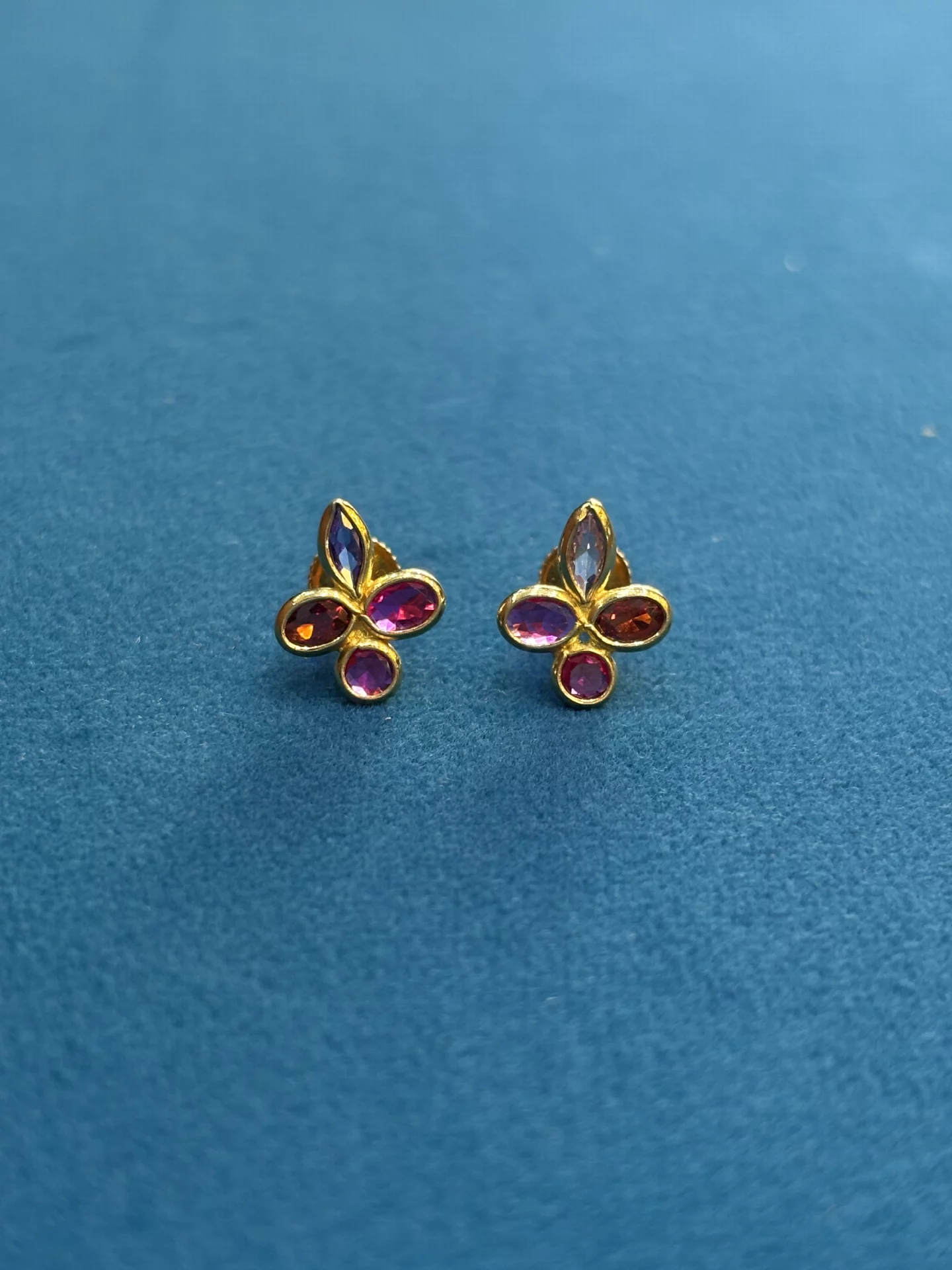 Leaf Model Studs Amrutha Jewellers 23-11-7, Nageswara Rao Pantulu Rd, Satyaranayana Puram, Vijayawada, Andhra Pradesh 520011, India
