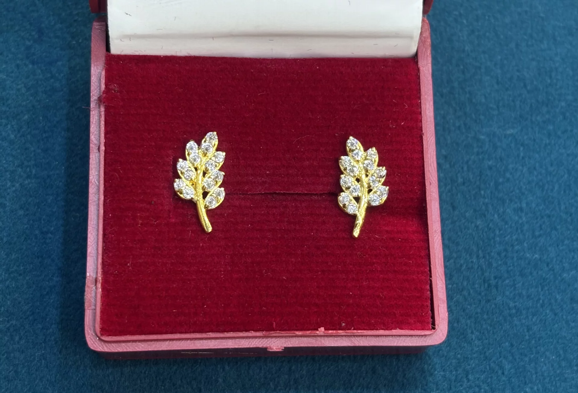 Leaf Model Studs Amrutha Jewellers 23-11-7, Nageswara Rao Pantulu Rd, Satyaranayana Puram, Vijayawada, Andhra Pradesh 520011, India