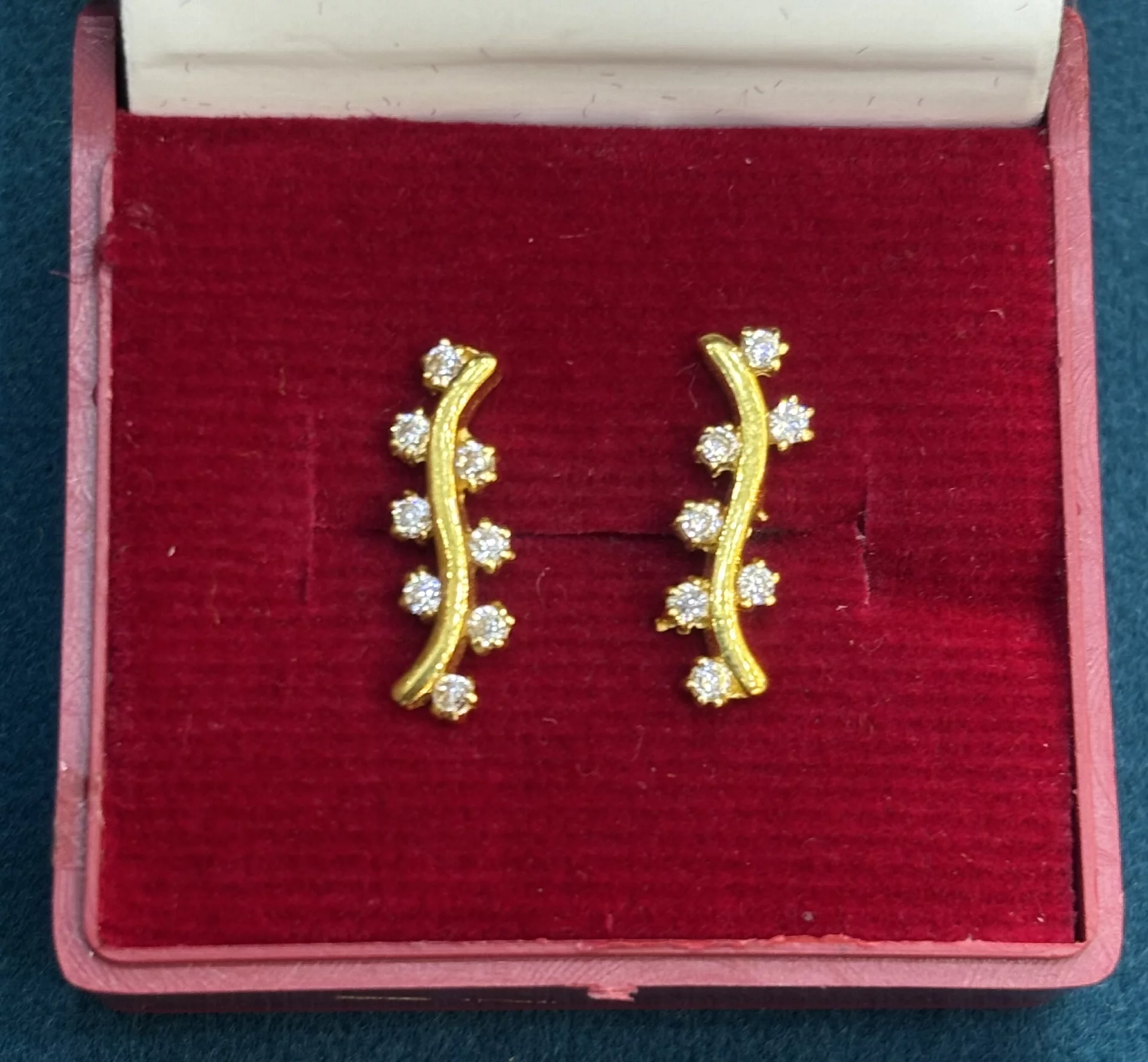 Unique Studs Amrutha Jewellers 23-11-7, Nageswara Rao Pantulu Rd, Satyaranayana Puram, Vijayawada, Andhra Pradesh 520011, India