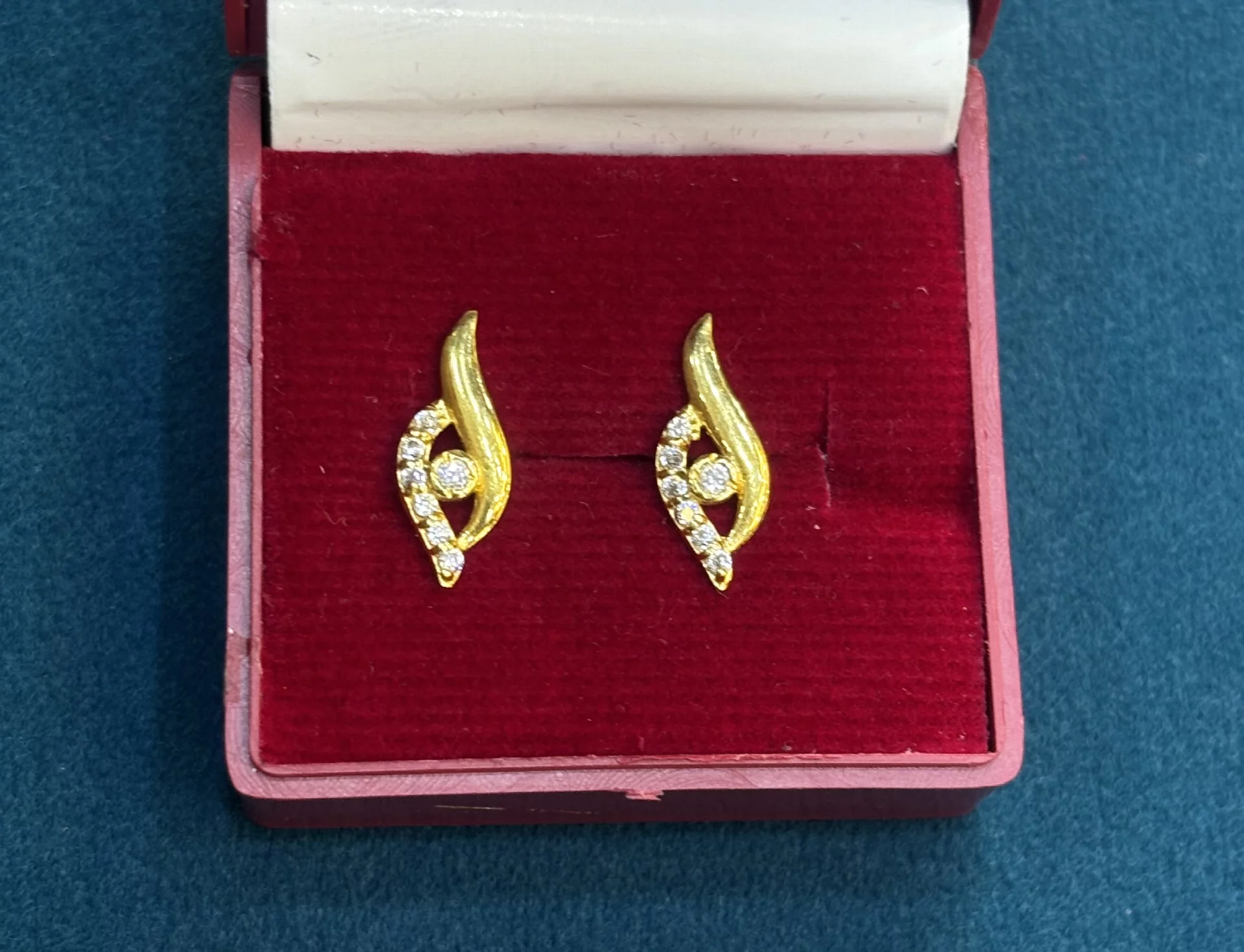 Unique Studs Amrutha Jewellers 23-11-7, Nageswara Rao Pantulu Rd, Satyaranayana Puram, Vijayawada, Andhra Pradesh 520011, India