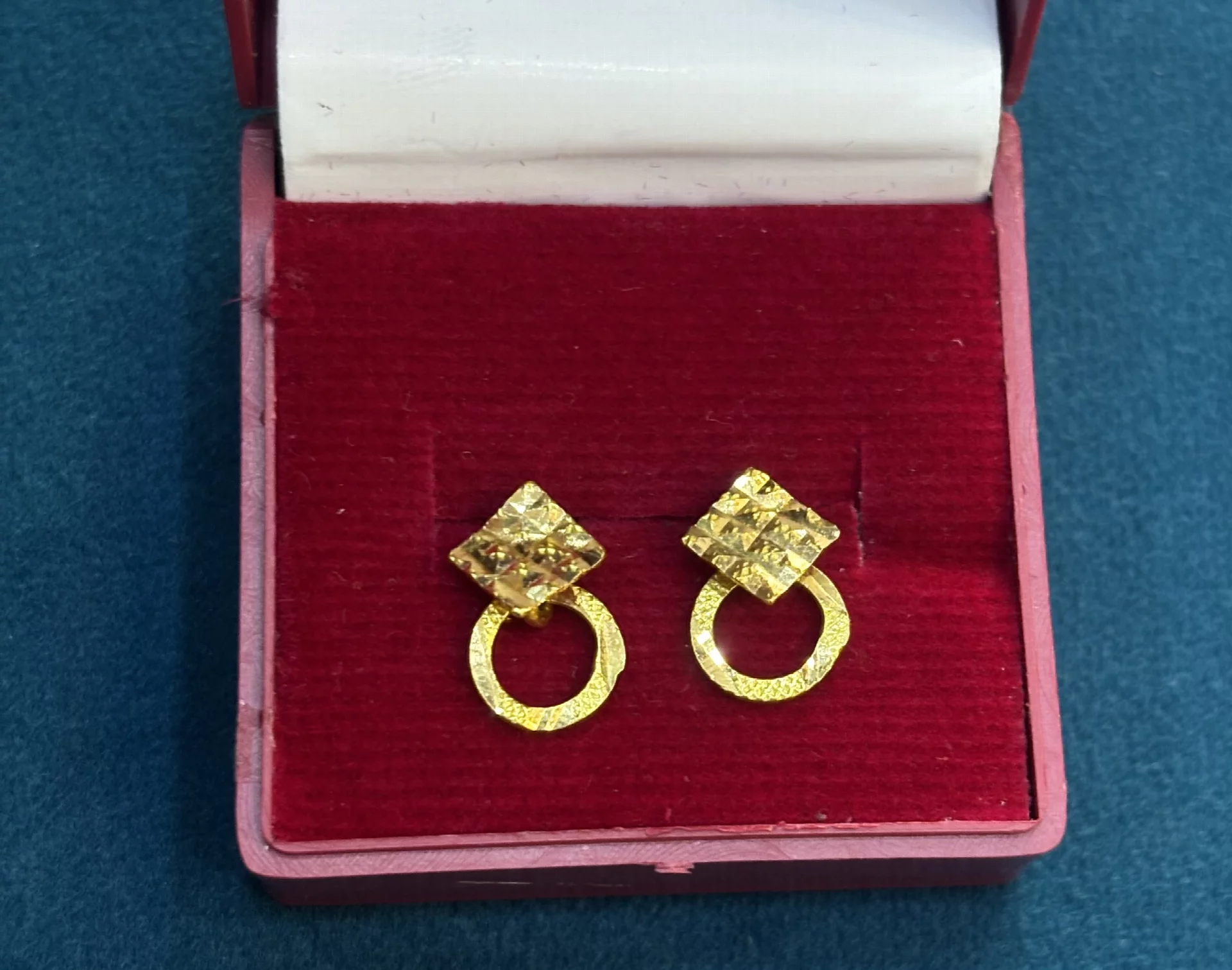 Gold Studs Amrutha Jewellers 23-11-7, Nageswara Rao Pantulu Rd, Satyaranayana Puram, Vijayawada, Andhra Pradesh 520011, India