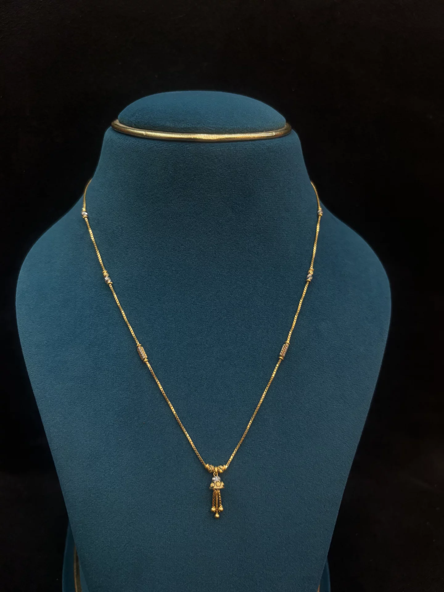 Ladies Chains Amrutha Jewellers 23-11-7, Nageswara Rao Pantulu Rd, Satyaranayana Puram, Vijayawada, Andhra Pradesh 520011, India