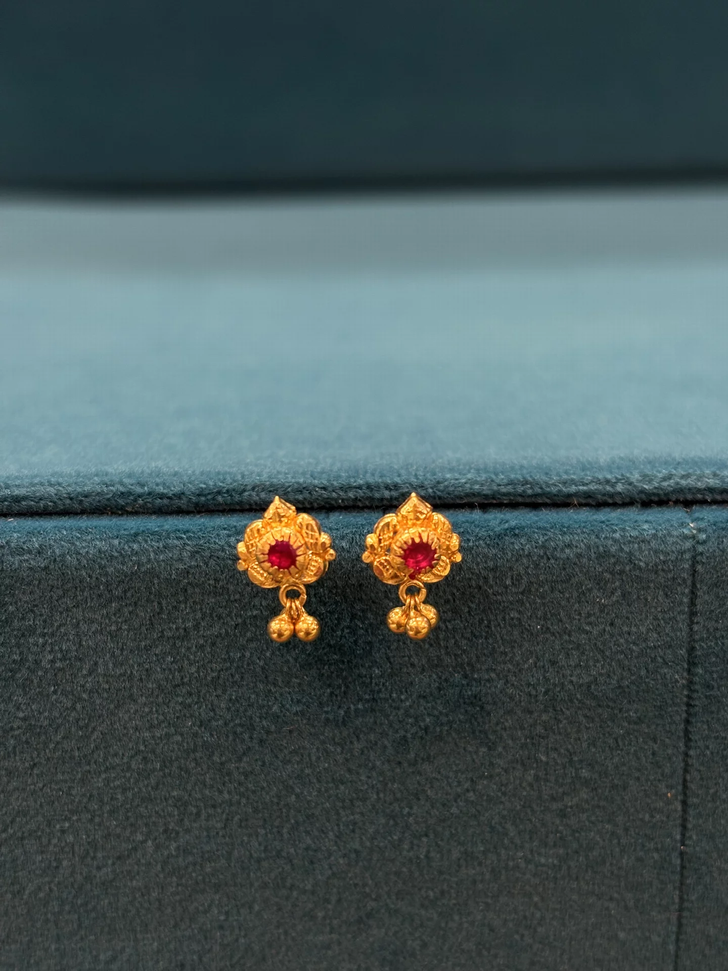 Gold Kuttu Kadalu, Red Stone Flower Stud with Bead Drops (0.85 g)
