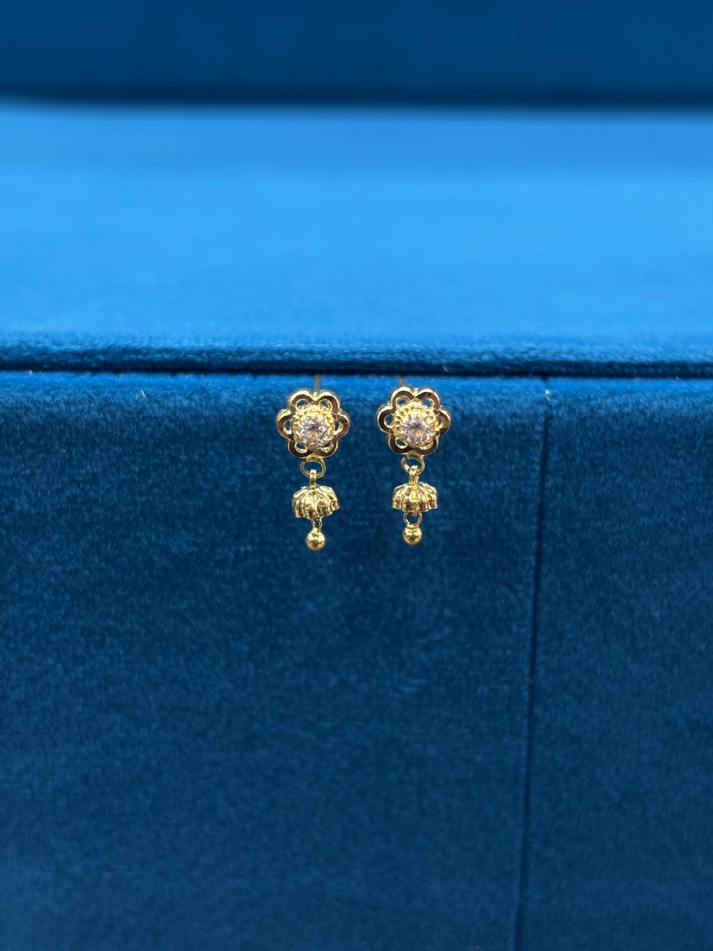 Gold Kuttu Kadalu, White Stone Flower Stud with Bell Drop (0.89 g)