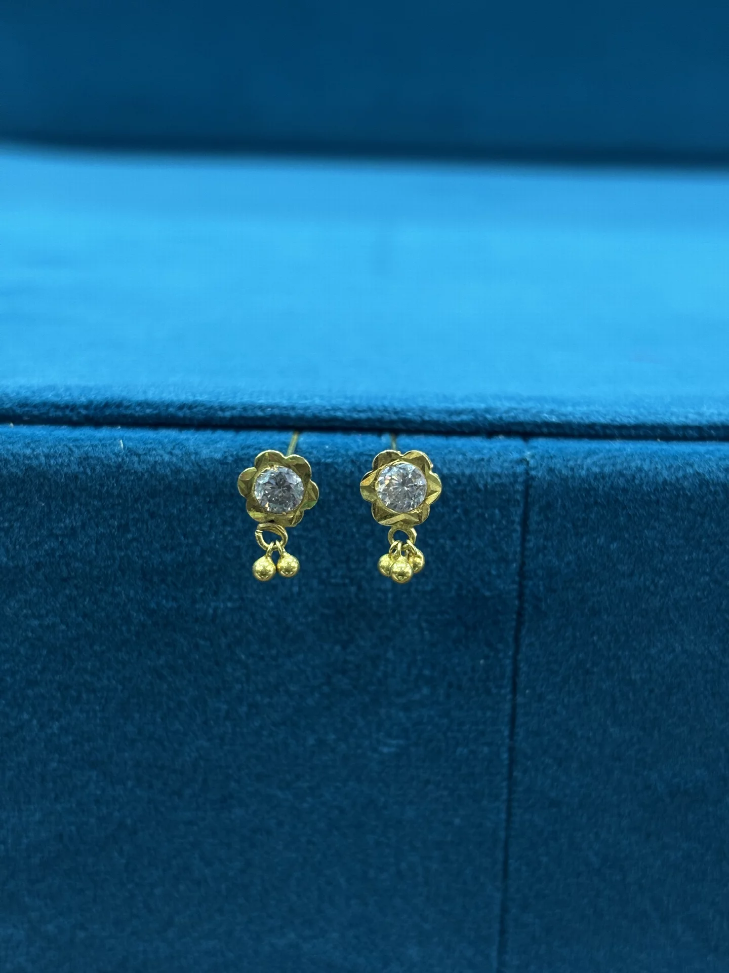 Gold Kuttu Kadalu, White Stone Flower Stud with Bead Drop (0.89 g)