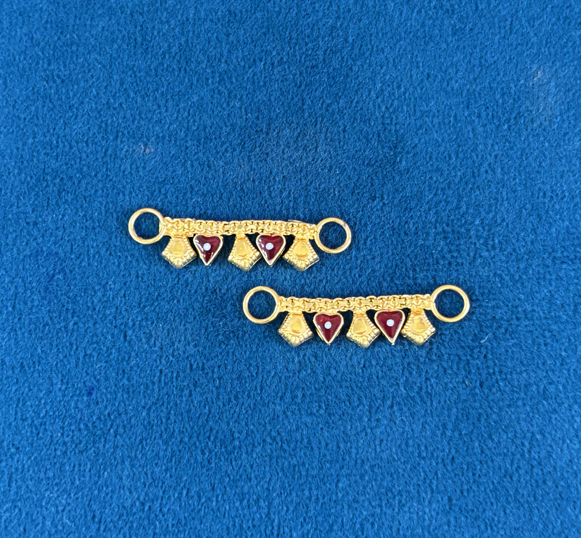 Gold Half Matilu, Red Stones in Triangle Settings (1.09 g)