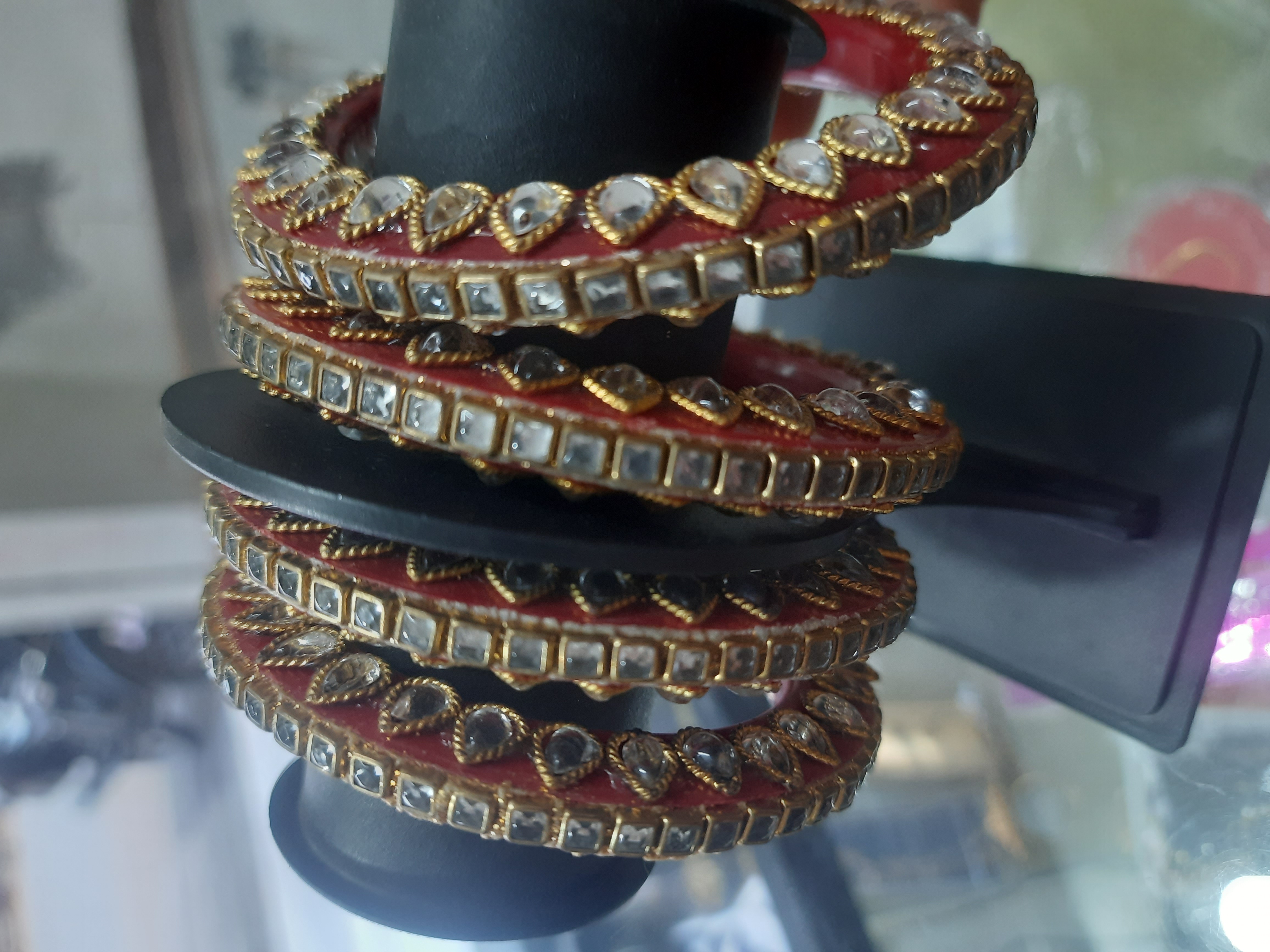 Kundan bangles-https://i-media.vyaparify.com/vcards/products/32200/17103325776894516083844563208969.jpg Image