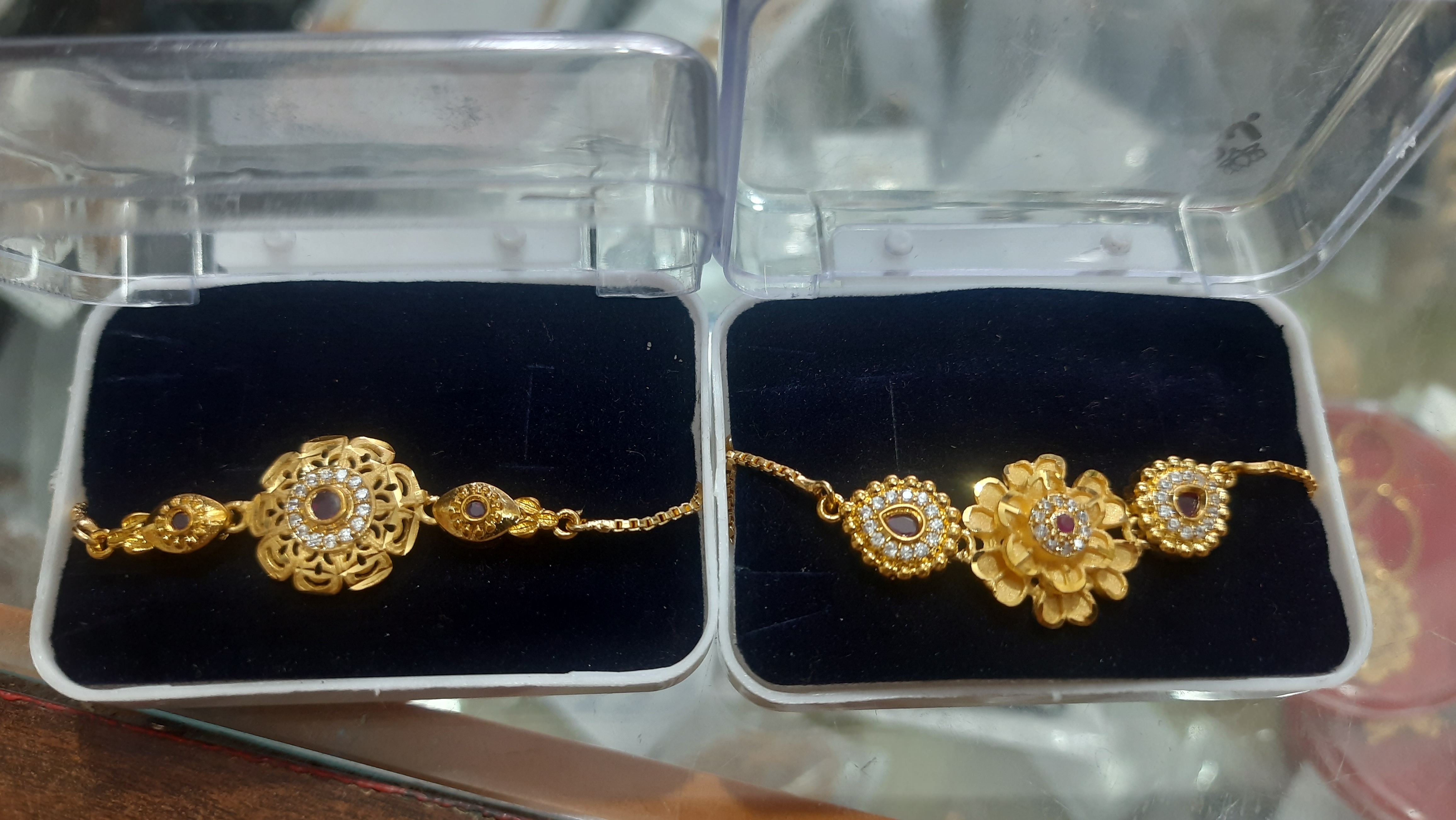 Premium bracelet-https://i-media.vyaparify.com/vcards/products/32203/17103331334678635740900265605149.jpg Image