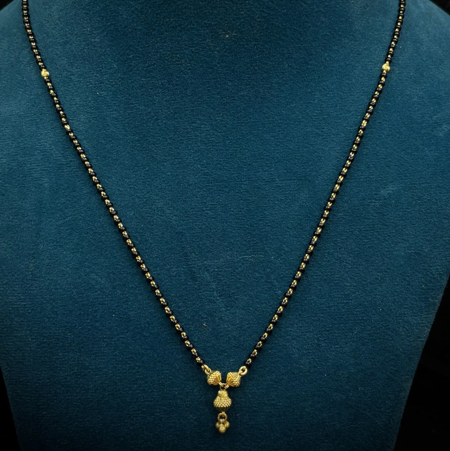 Dd balls black beads chain