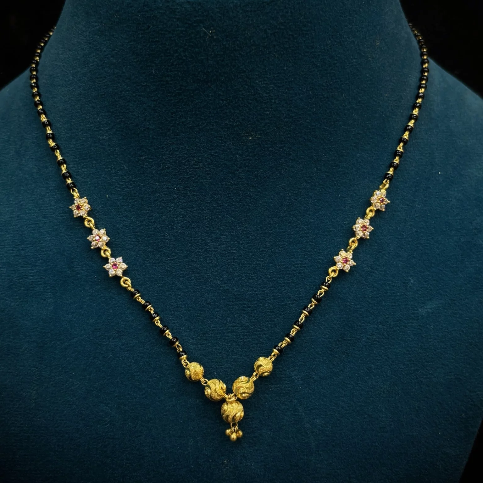 Dd balls black beads chain