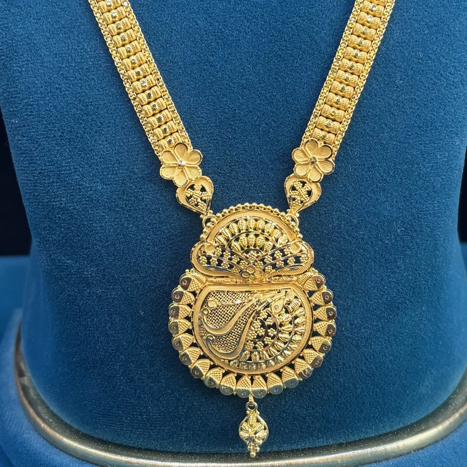 Gold haaram