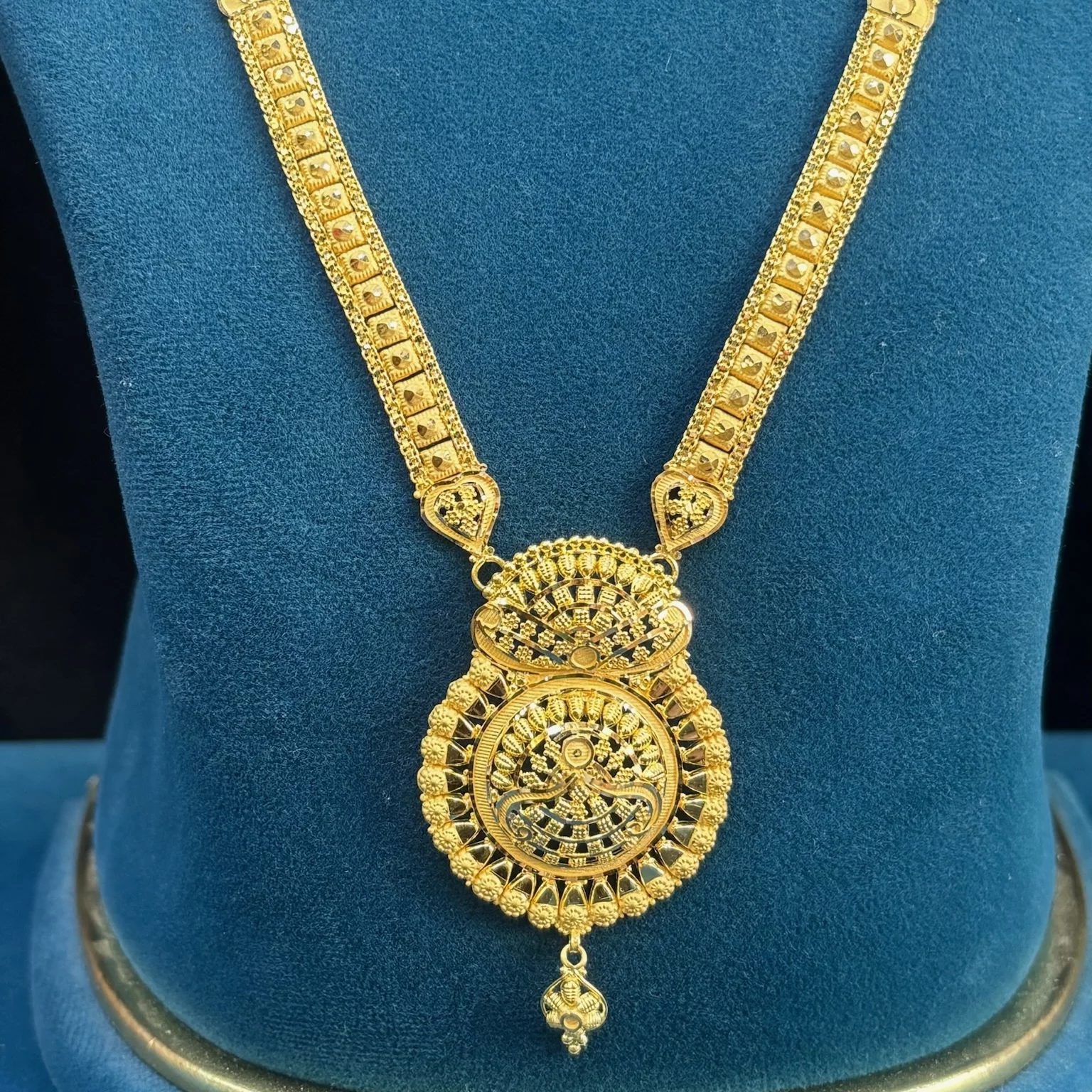 Gold unique haaram