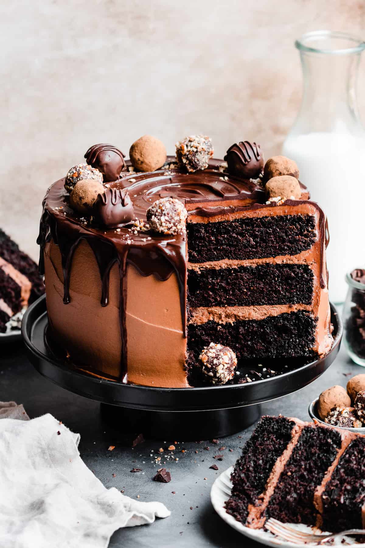 Chocolate Cake 400gm-https://i-media.vyaparify.com/vcards/products/33922/chocolate-truffle-cake-8844.jpg Image