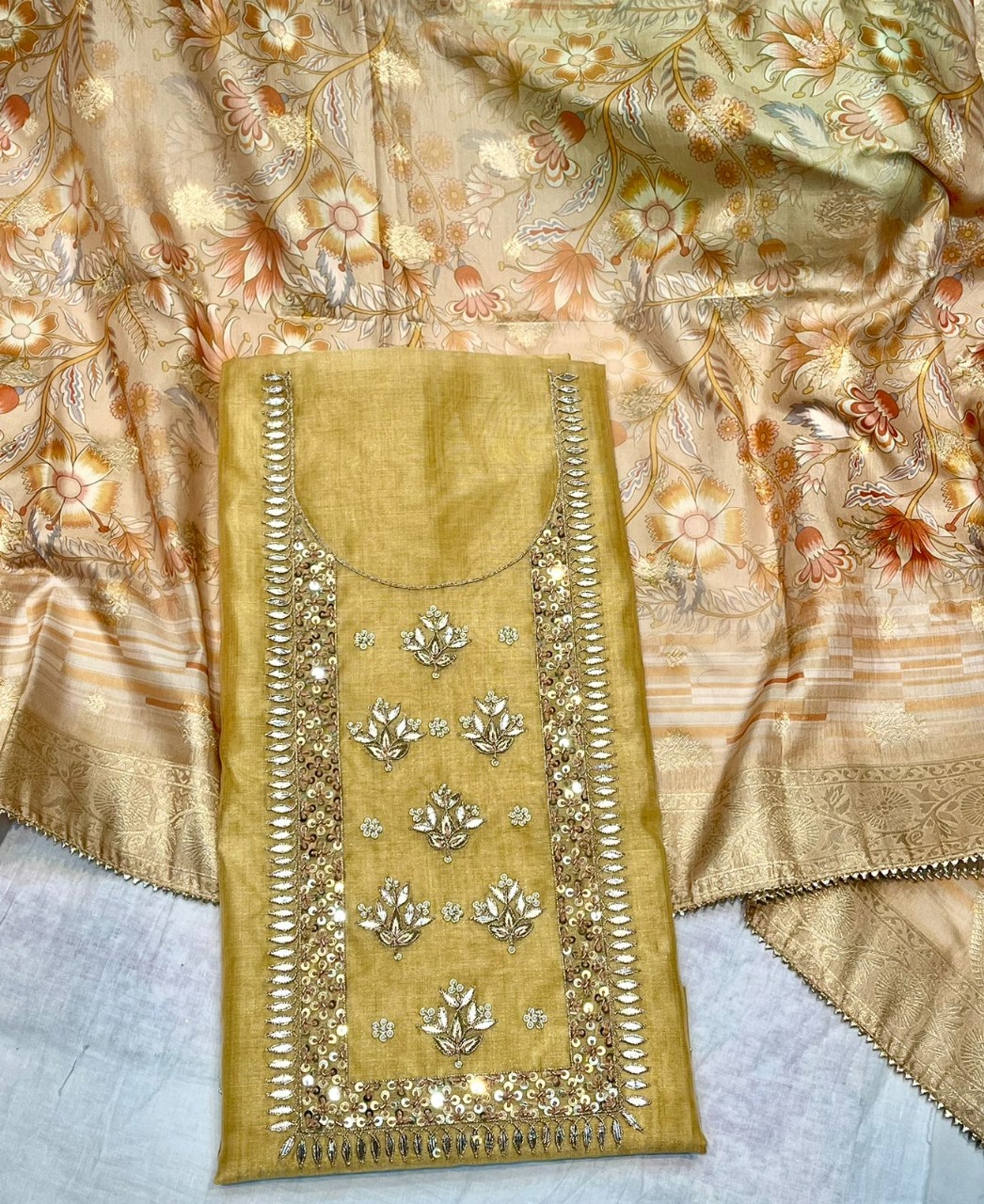 Party wear Suit-https://i-media.vyaparify.com/vcards/products/34303/WhatsApp-Image-2024-03-26-at-12.17.04.jpeg Image