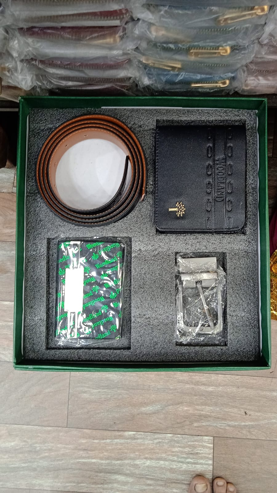 Mens wallet | Vishal Pariyani | //32 SANVID NAGAR KANADIA ROAD INDORE