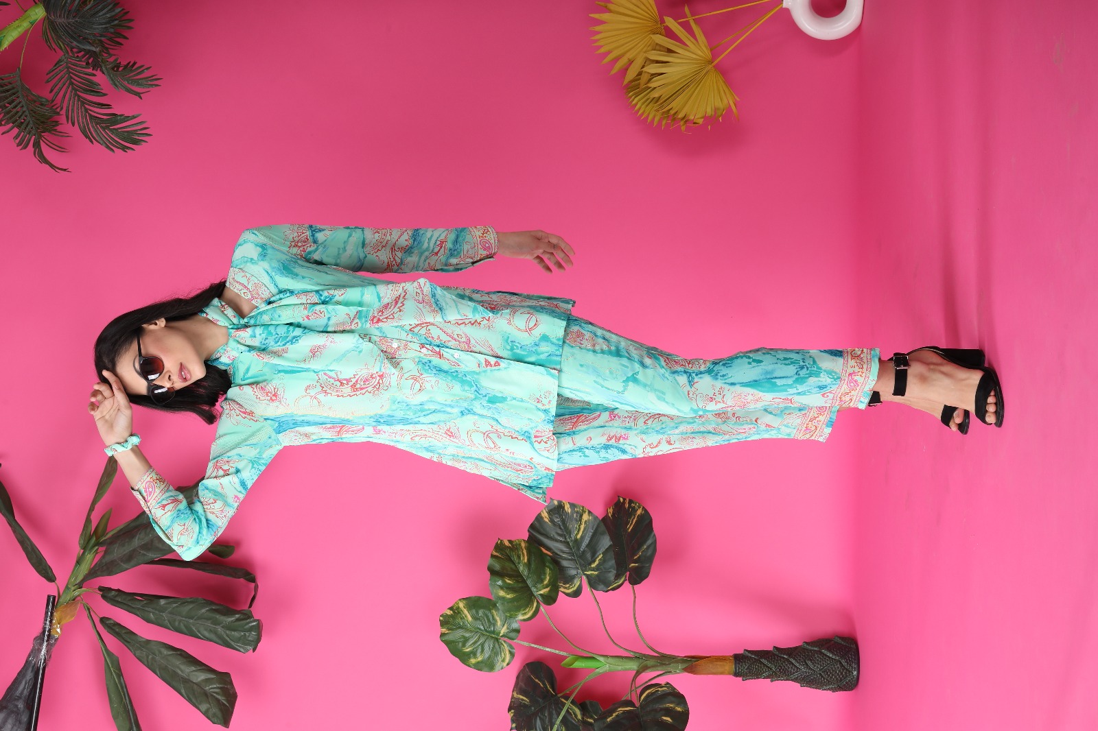 Co-ord set-https://i-media.vyaparify.com/vcards/products/35350/WhatsApp-Image-2024-04-01-at-13.03.24.jpeg Image