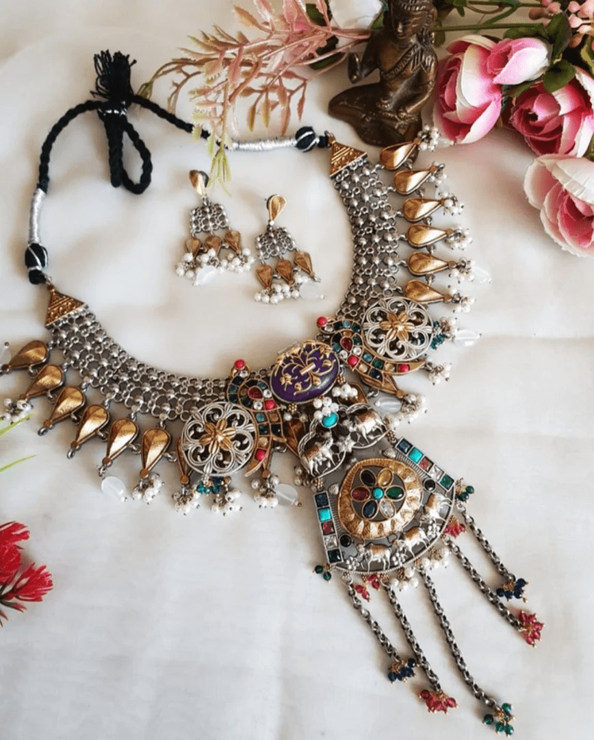 Necklaces and Chokers for Every Occasion-https://i-media.vyaparify.com/vcards/products/35928/Necklaces-and-Chokers-for-Every-Occasion.png Image
