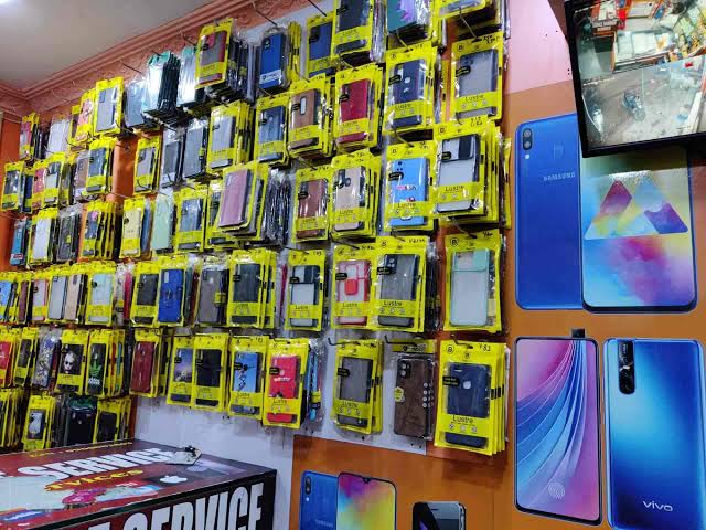 Mobiles cover Sahastranshu Choudhary 170 M.g. Road