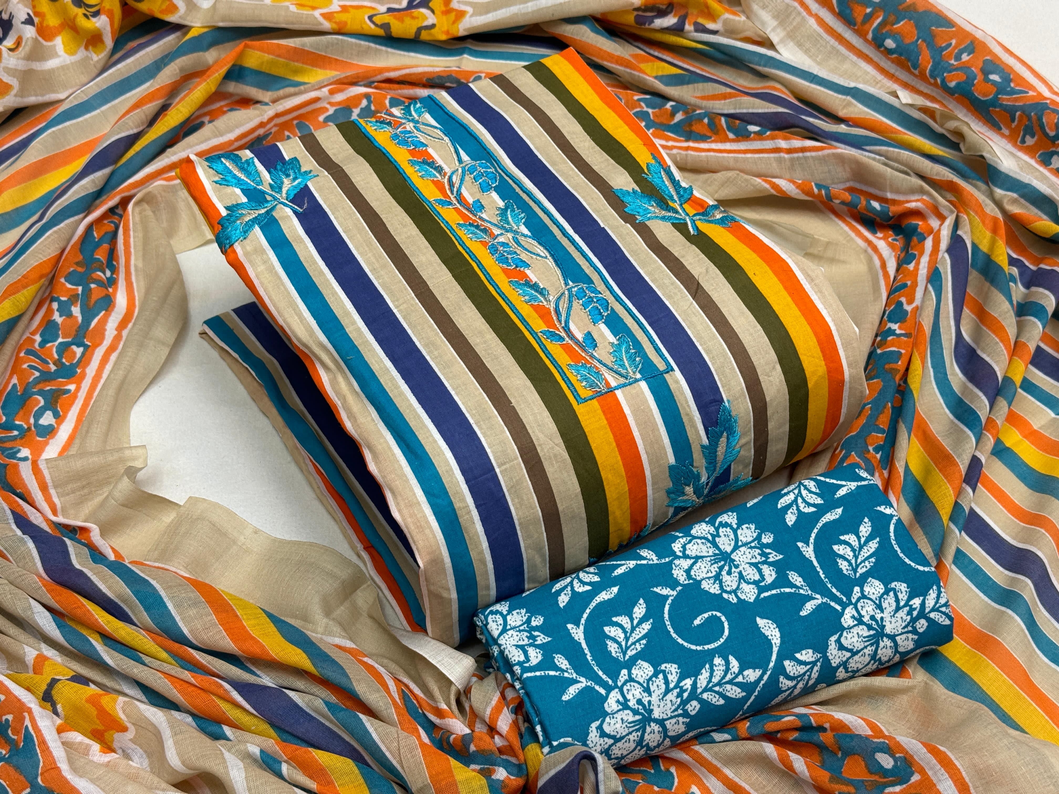 FWG 13/04/2024-3 PIECE SUIT-999/--https://i-media.vyaparify.com/vcards/products/37185/WhatsApp-Image-2024-04-13-at-1.44.25-PM.jpeg Image