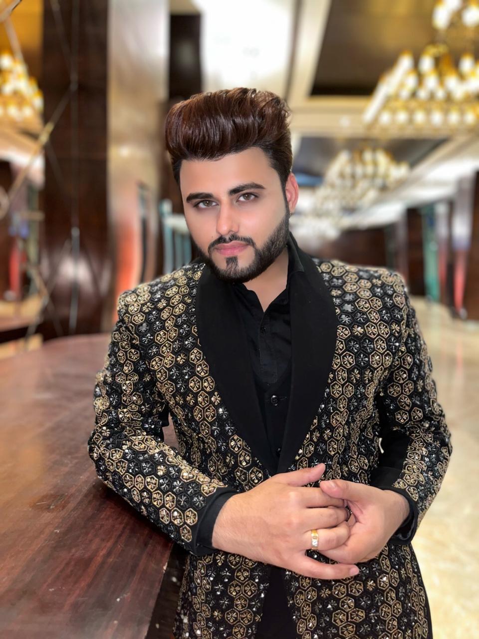 Groom's Perfect Black &amp; Golden Tuxedo Set-https://i-media.vyaparify.com/vcards/products/38518/Product-41.3.jpeg Image