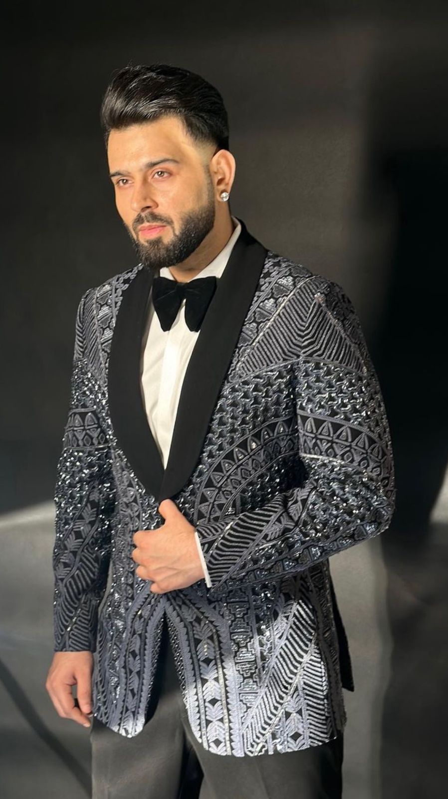 Refined Black and Grey Men's Tuxedo-https://i-media.vyaparify.com/vcards/products/38552/Product-45.1.jpeg Image