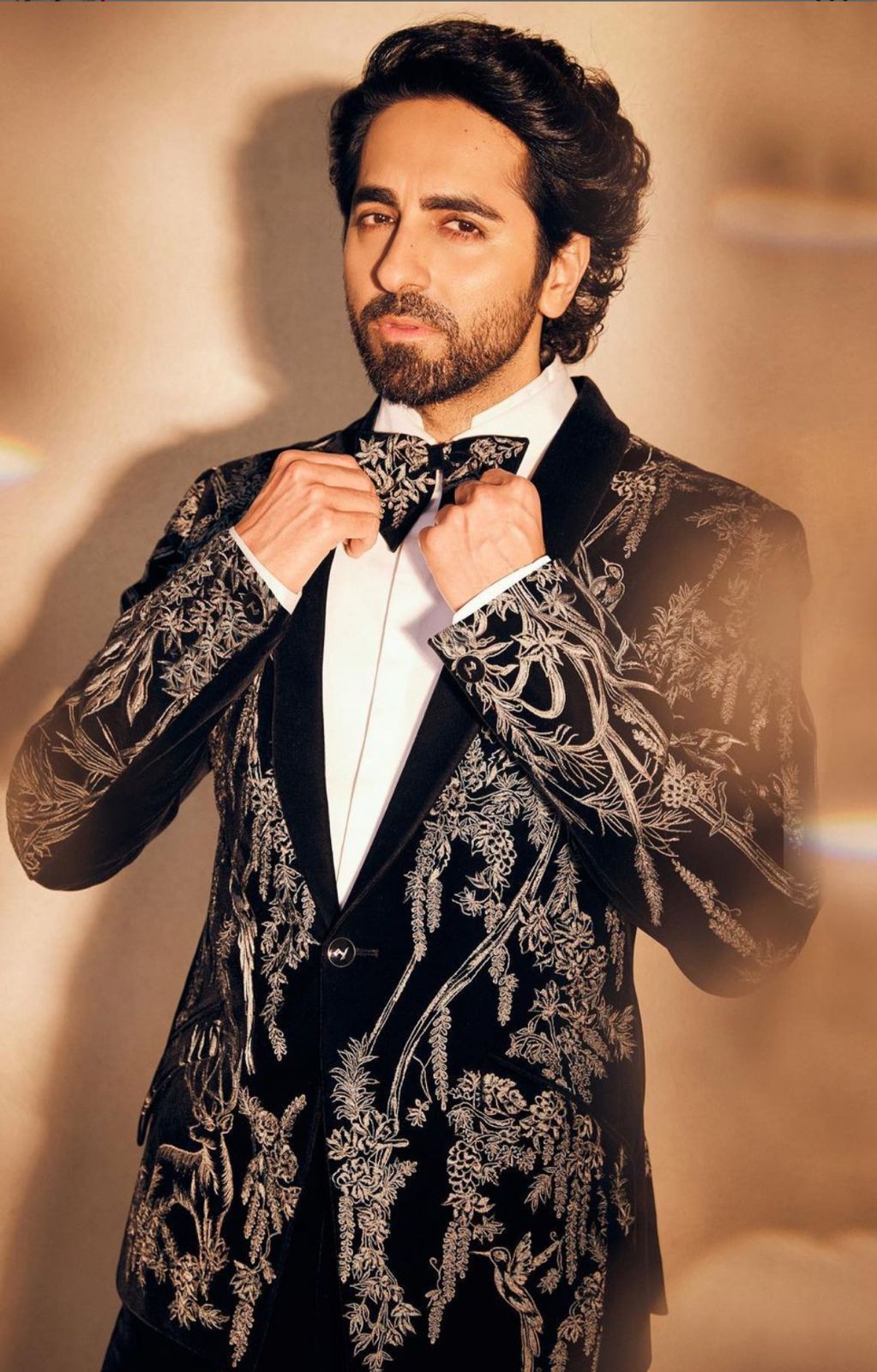 Exquisite Black and Gold Handcrafted Suit-https://i-media.vyaparify.com/vcards/products/38553/Product-46.1.jpeg Image