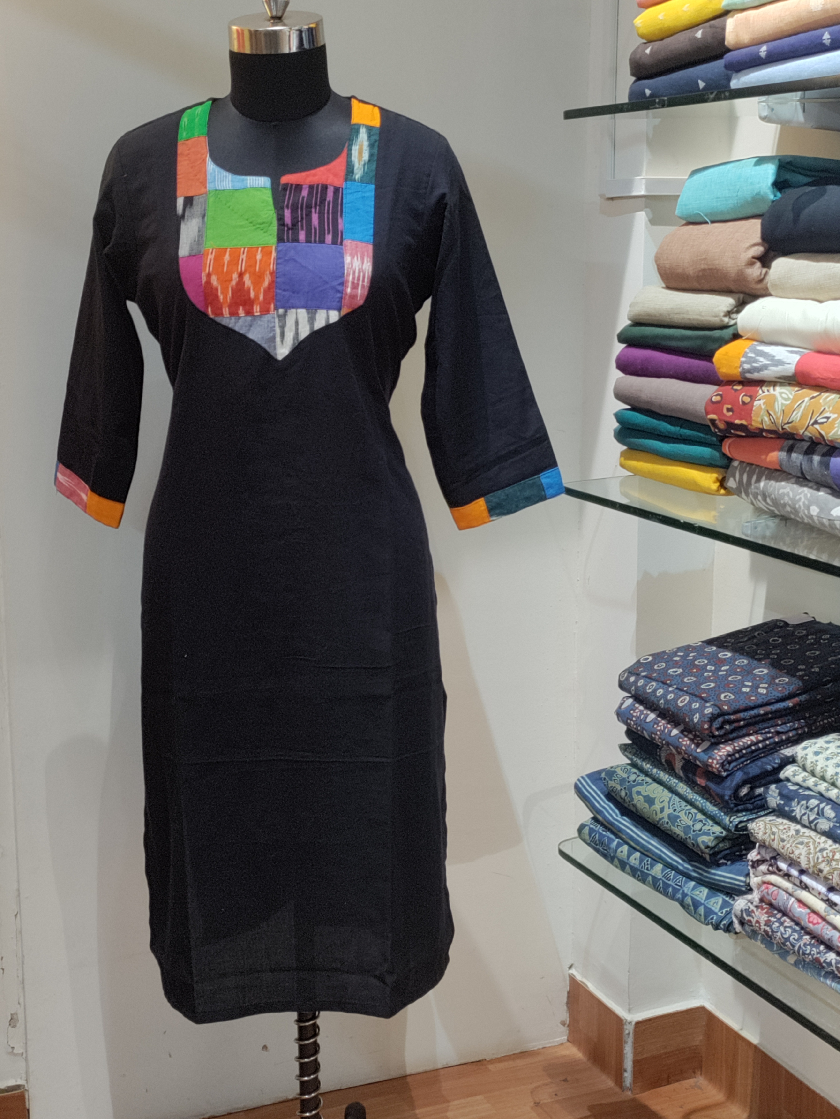 Kurti (Sold out )-https://i-media.vyaparify.com/vcards/products/39009/Kurtis-from-Vastra-Utsav.jpg Image