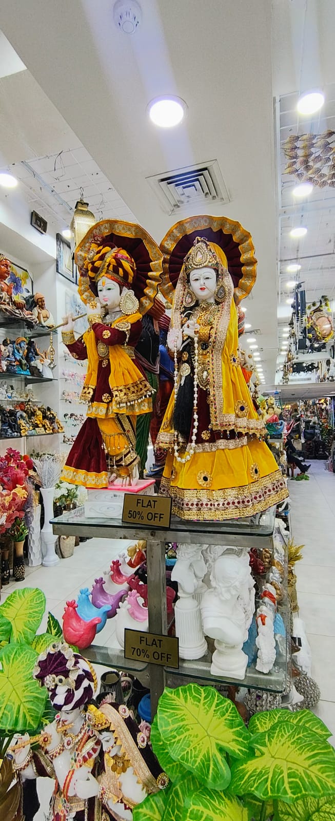 Radha Krishna Idols at Gharonda Home Decor-https://i-media.vyaparify.com/vcards/products/39089/Radha-Krishna-Idols-at-Gharonda-Home-Decor.jpg Image