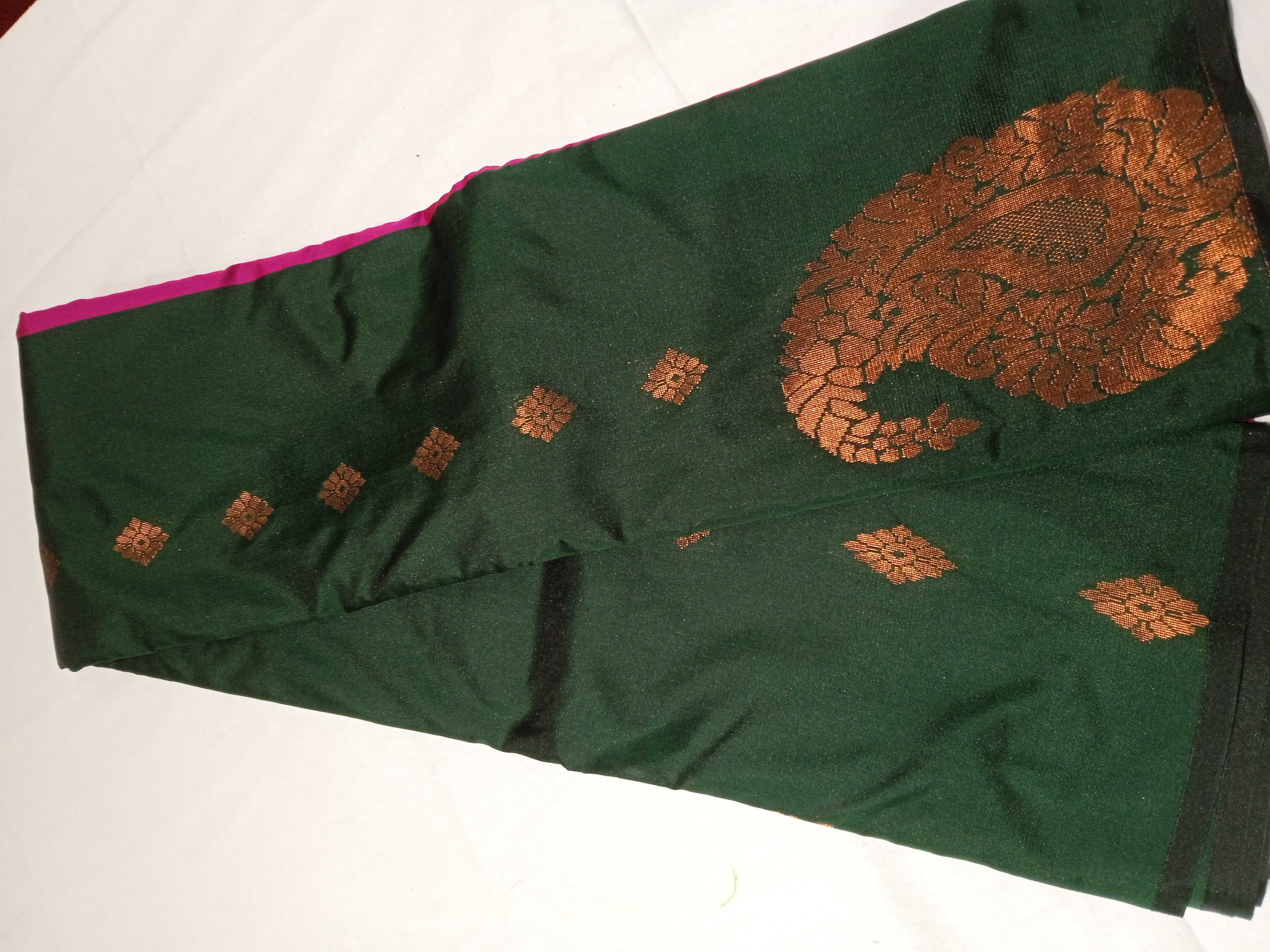 Arani Silk Saree-https://i-media.vyaparify.com/vcards/products/39342/17140285573448445100960136301365.jpg Image