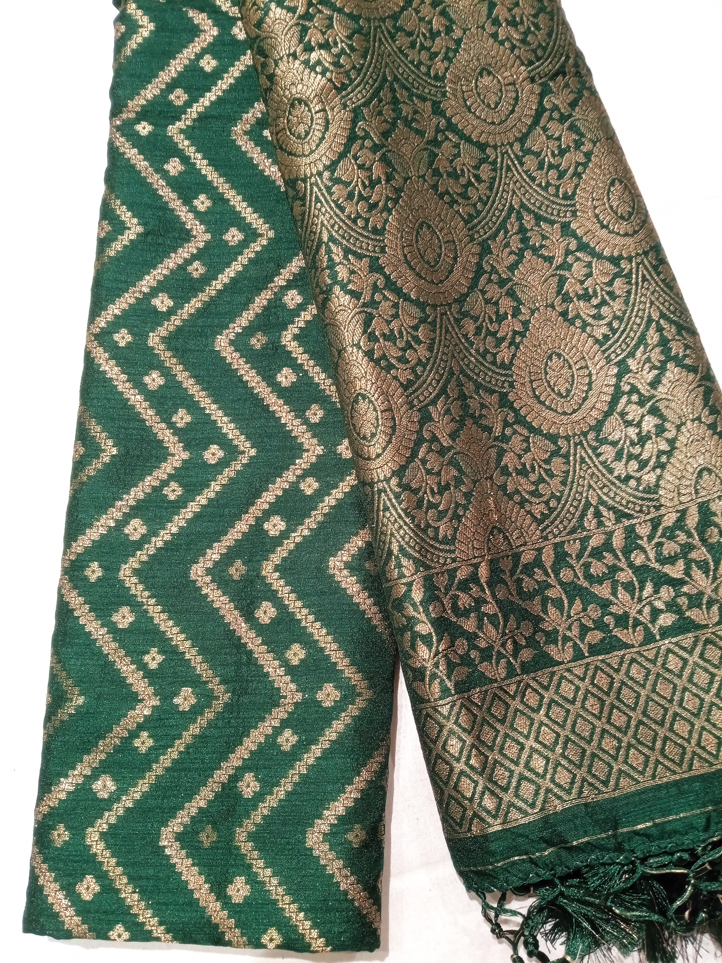 Dola Silk Saree-https://i-media.vyaparify.com/vcards/products/39355/17140295240807481654791807713656.jpg Image