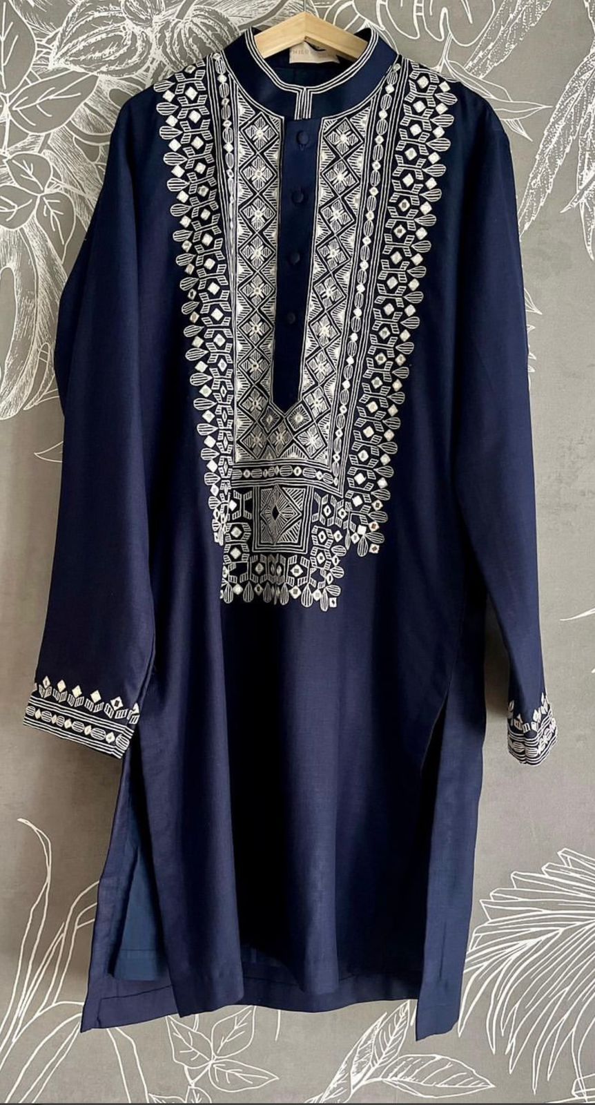 Handcrafted Blue Elegance-https://i-media.vyaparify.com/vcards/products/39874/WhatsApp-Image-2024-04-26-at-6.01.58-PM.jpeg Image