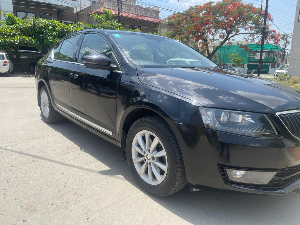 Skoda Octavia-https://i-media.vyaparify.com/vcards/products/4011/IMG-20230707-WA0024.jpg Image
