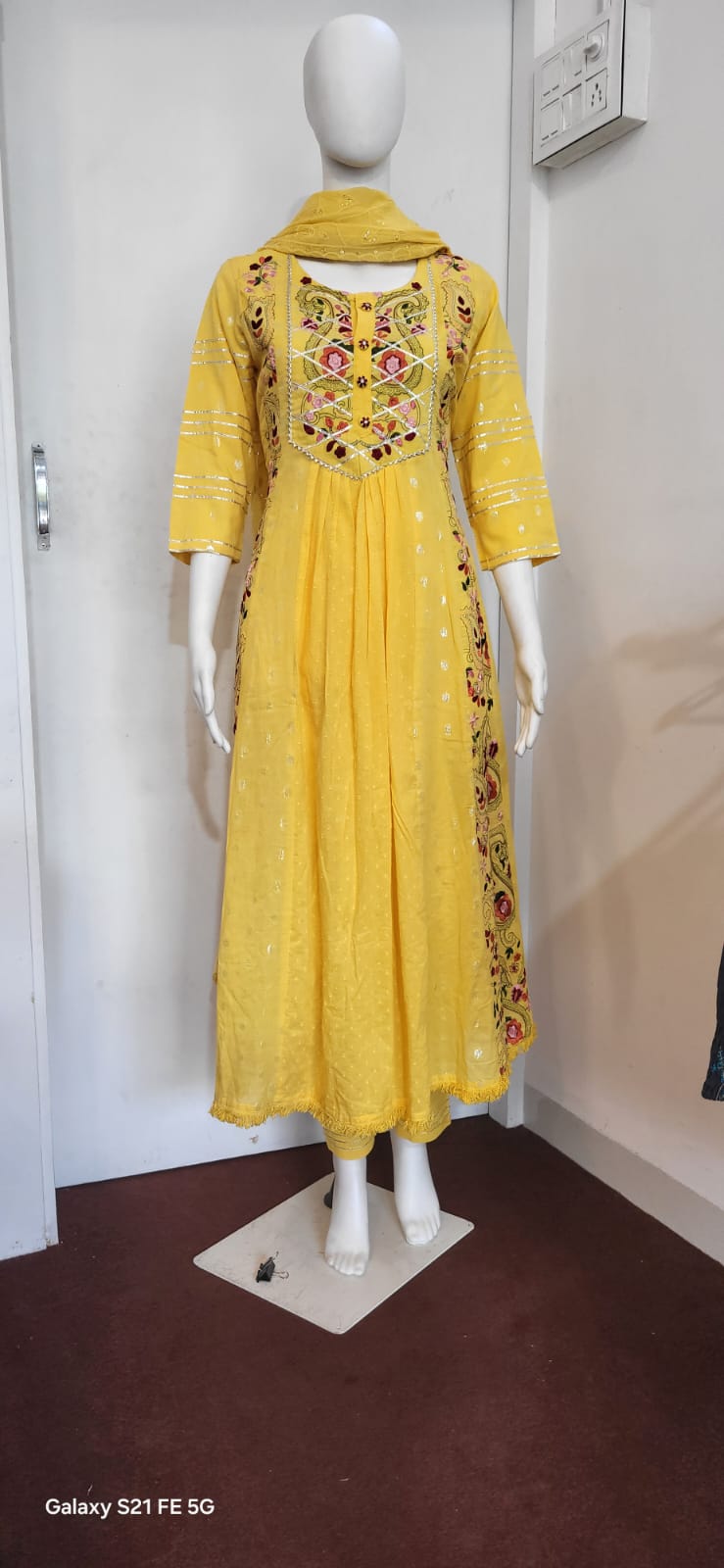 Full Embroidered Anarkali Dupatta Sets-https://i-media.vyaparify.com/vcards/products/40208/Full-Embroidered-Anarkali-Dupatta-Sets.jpg Image