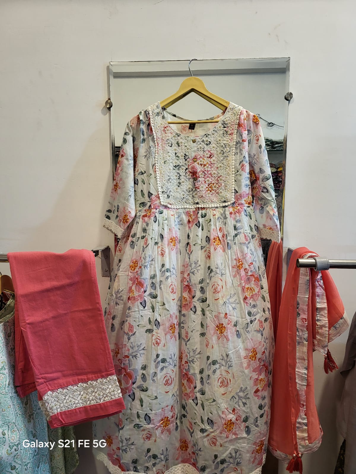 Casual Kurtas at Kavyani Apparel-https://i-media.vyaparify.com/vcards/products/40213/Casual-Kurtas-at-Kavyani-Apparel.jpg Image